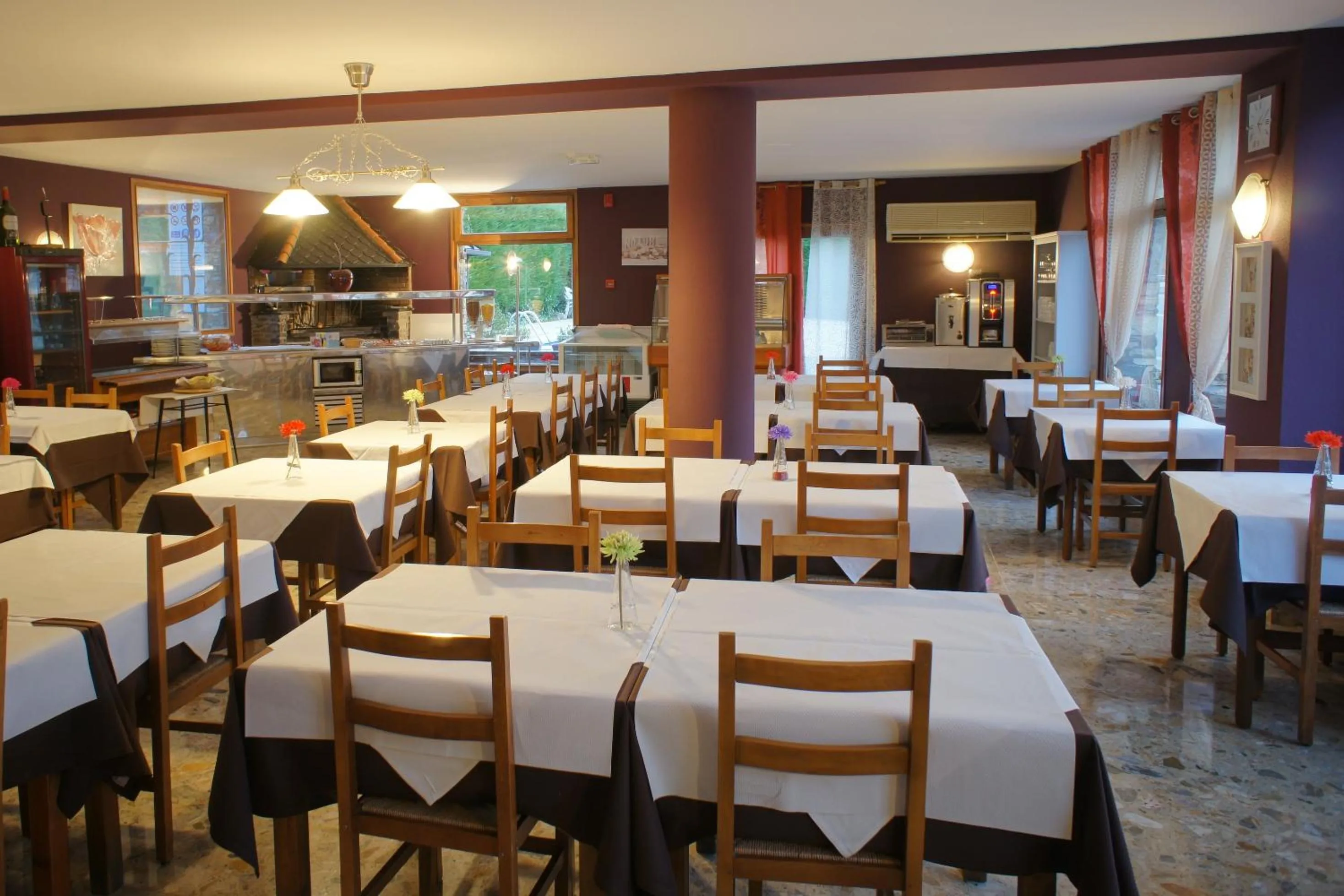 Restaurant/places to eat in Hotel La Planada