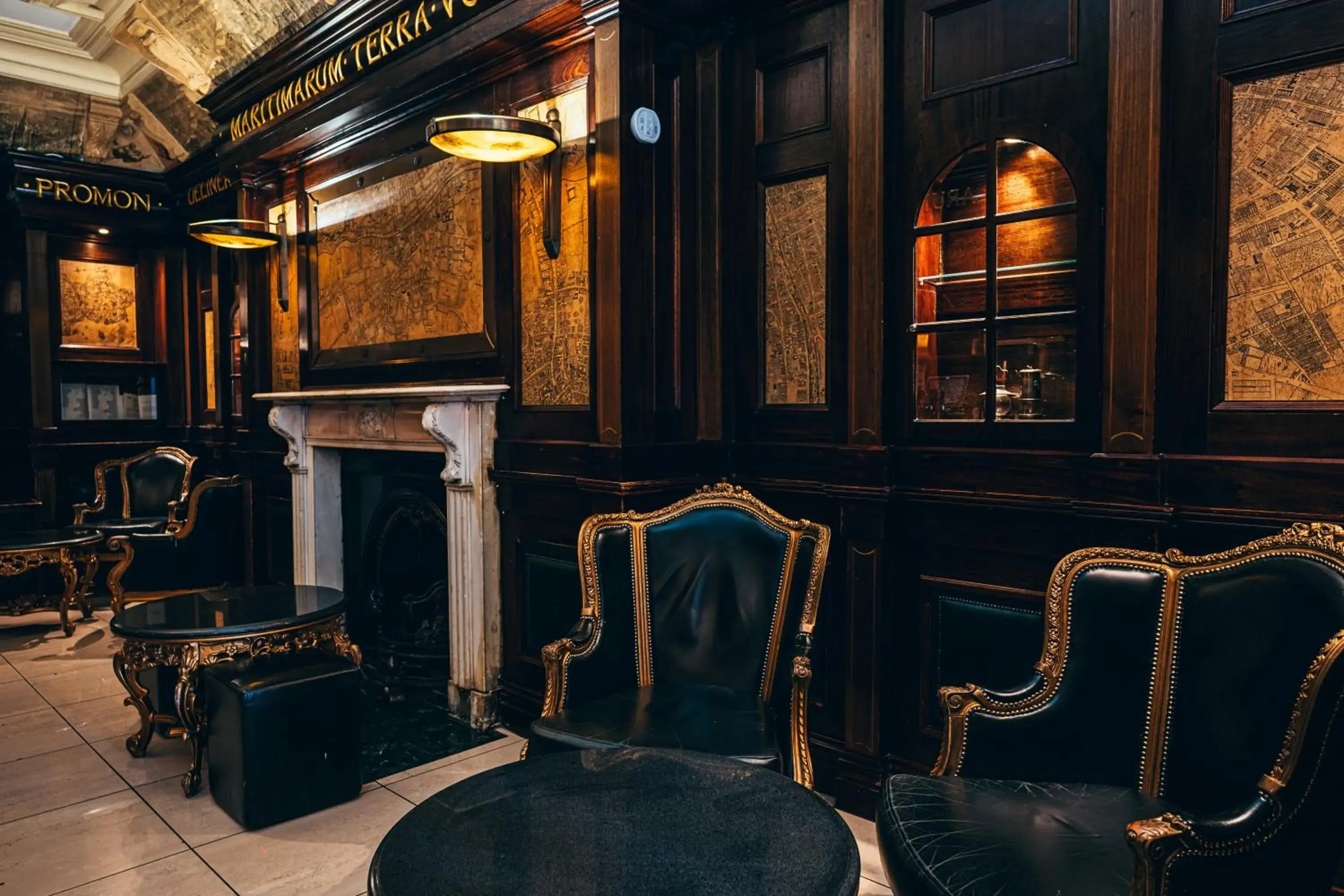 Property building in Russell Court Hotel Property building in Russell Court Hotel