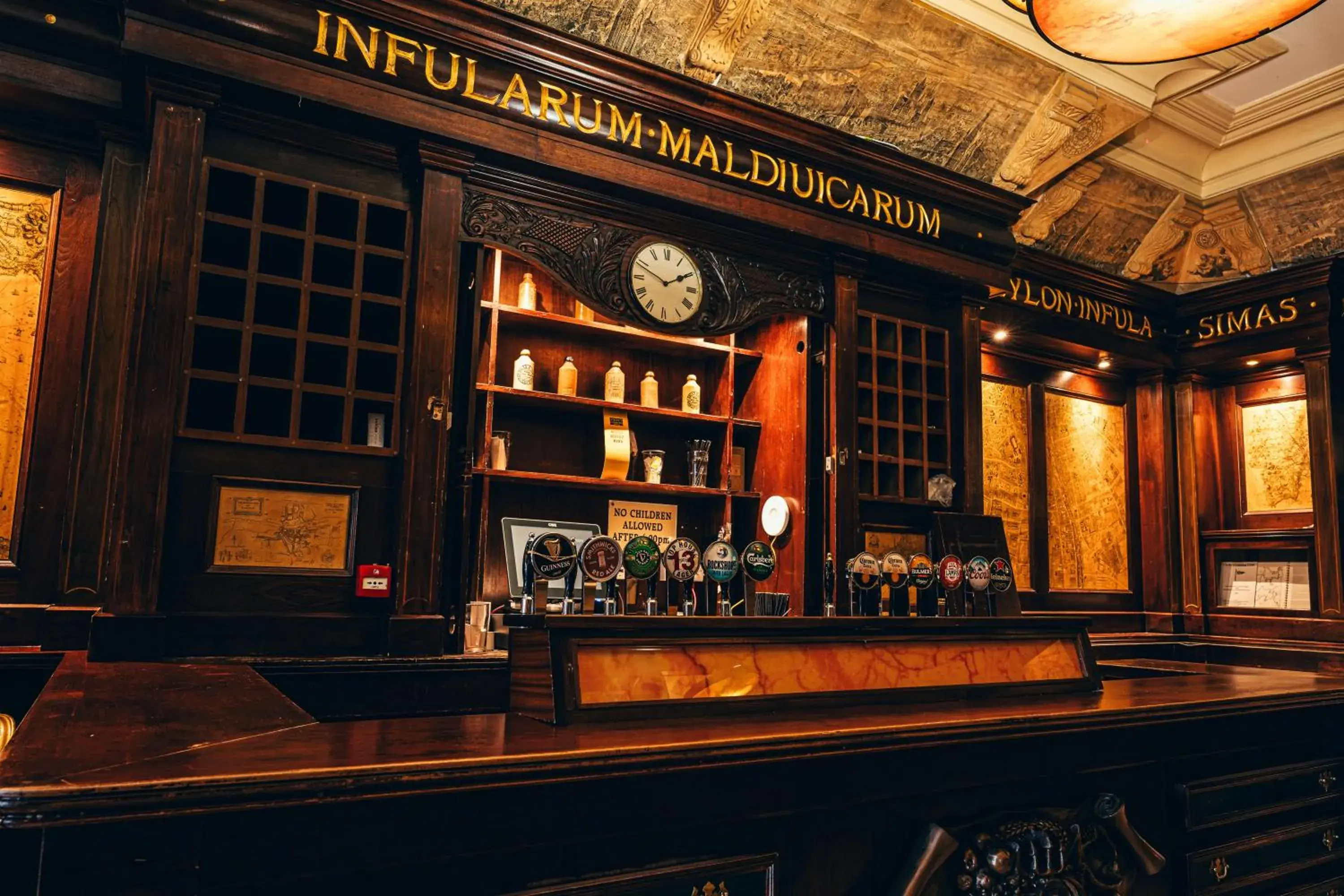 Lounge or bar in Russell Court Hotel Lounge or bar in Russell Court Hotel