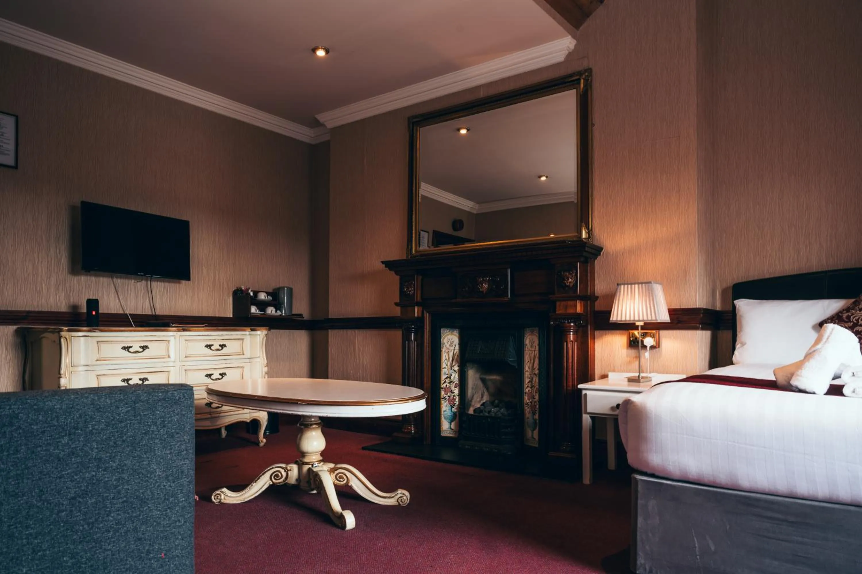 Bed in Russell Court Hotel