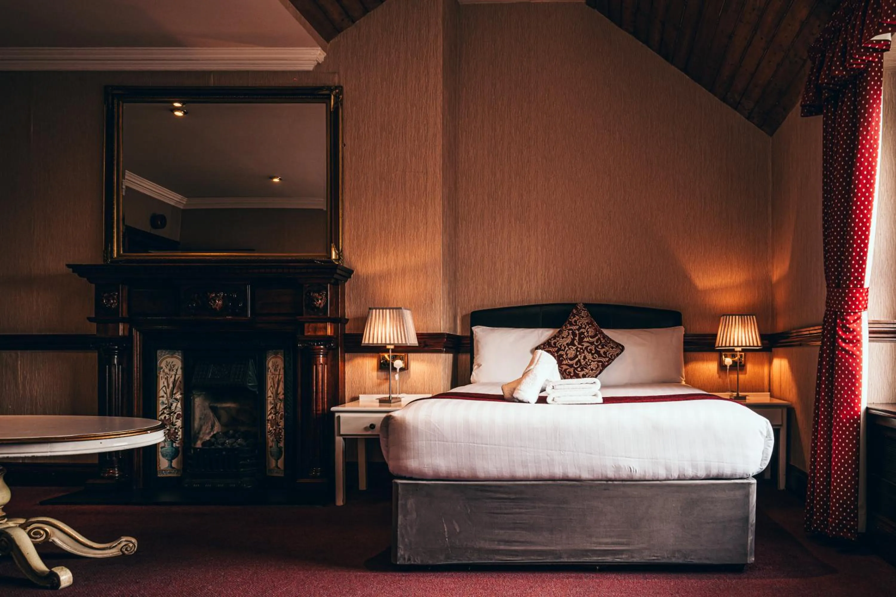 View (from property/room), Bed in Russell Court Hotel