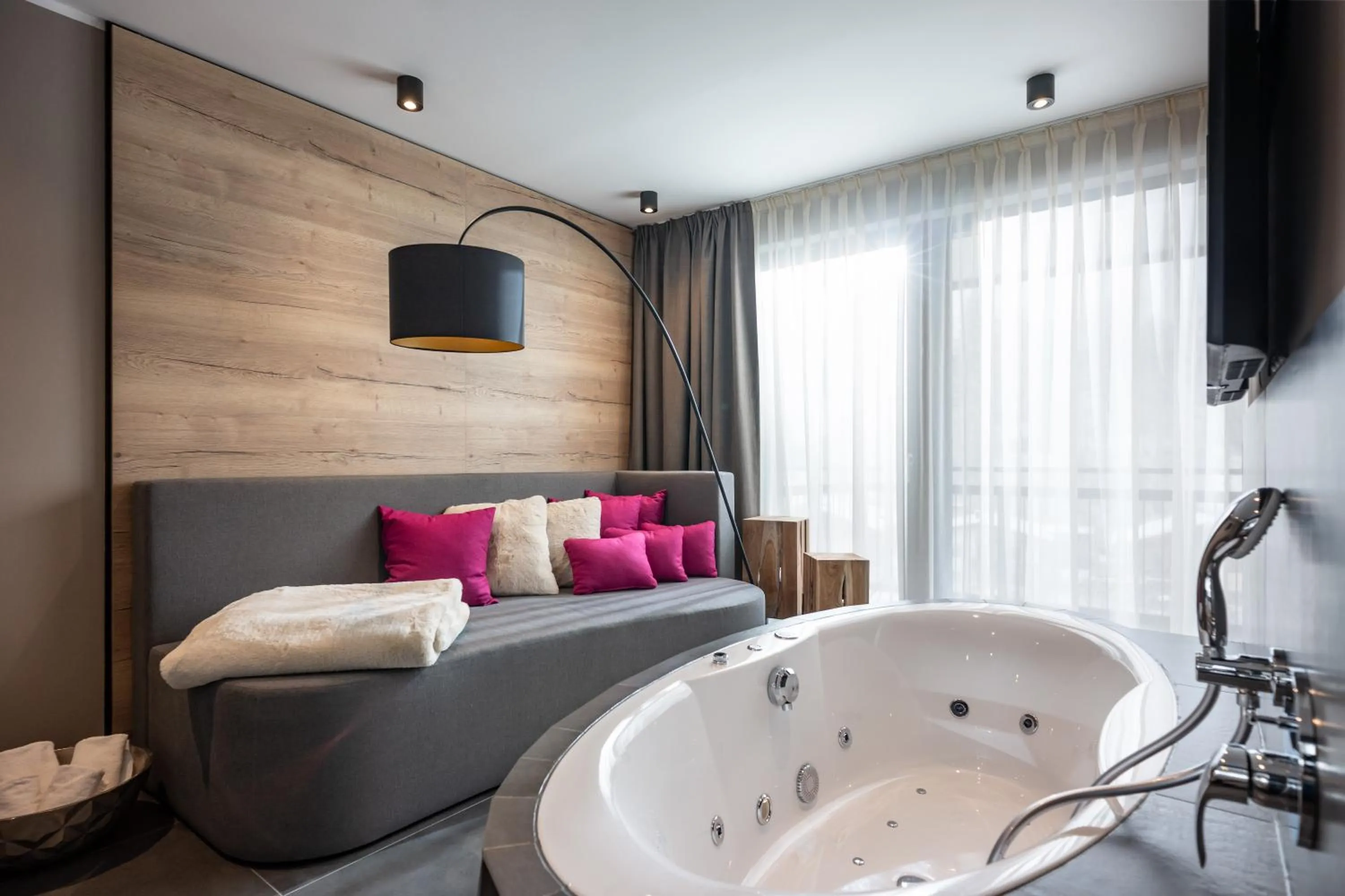 Hot Tub, Bed in Hotel Adapura Wagrain