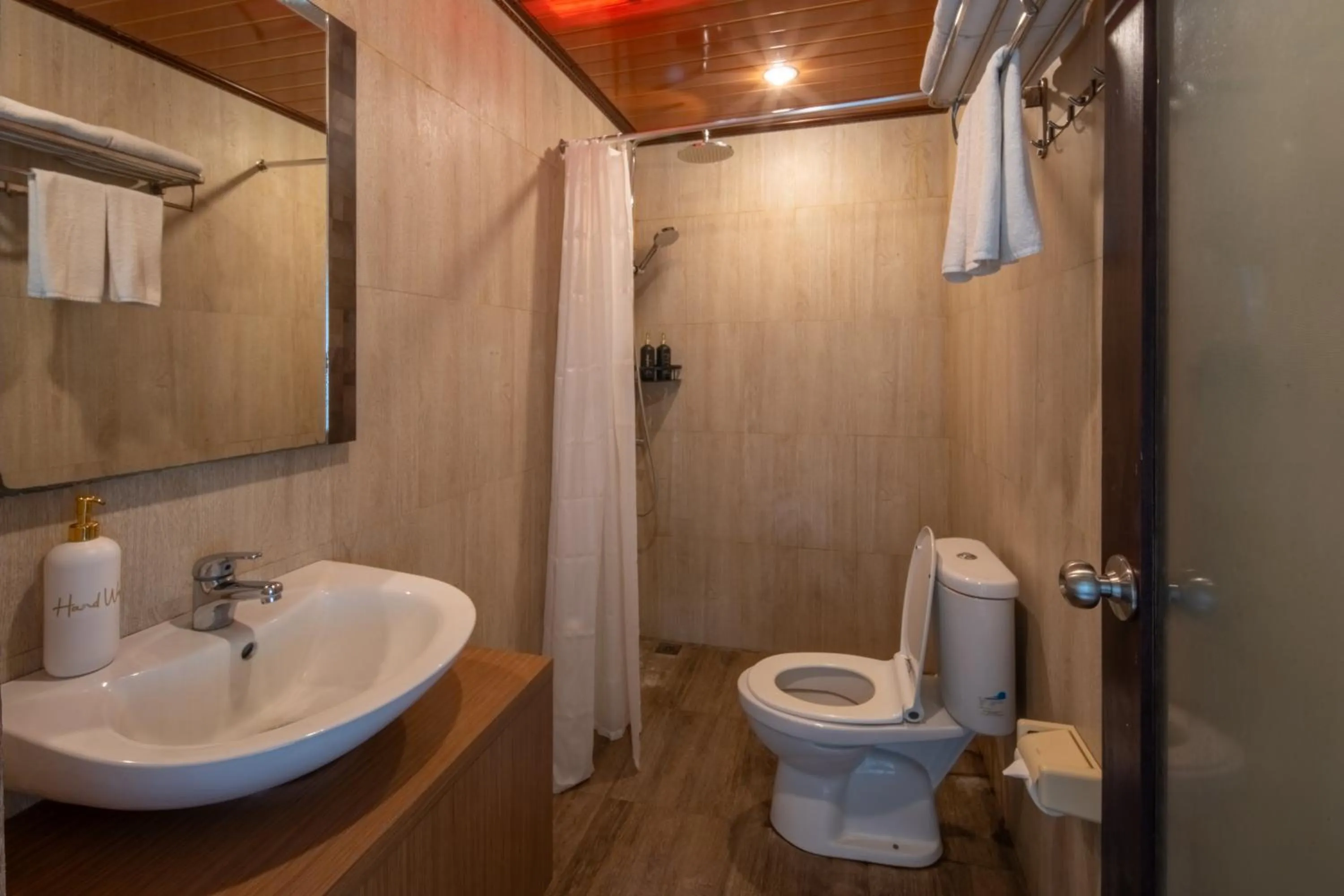 Bathroom in Abasan Hill Hotel and Spa