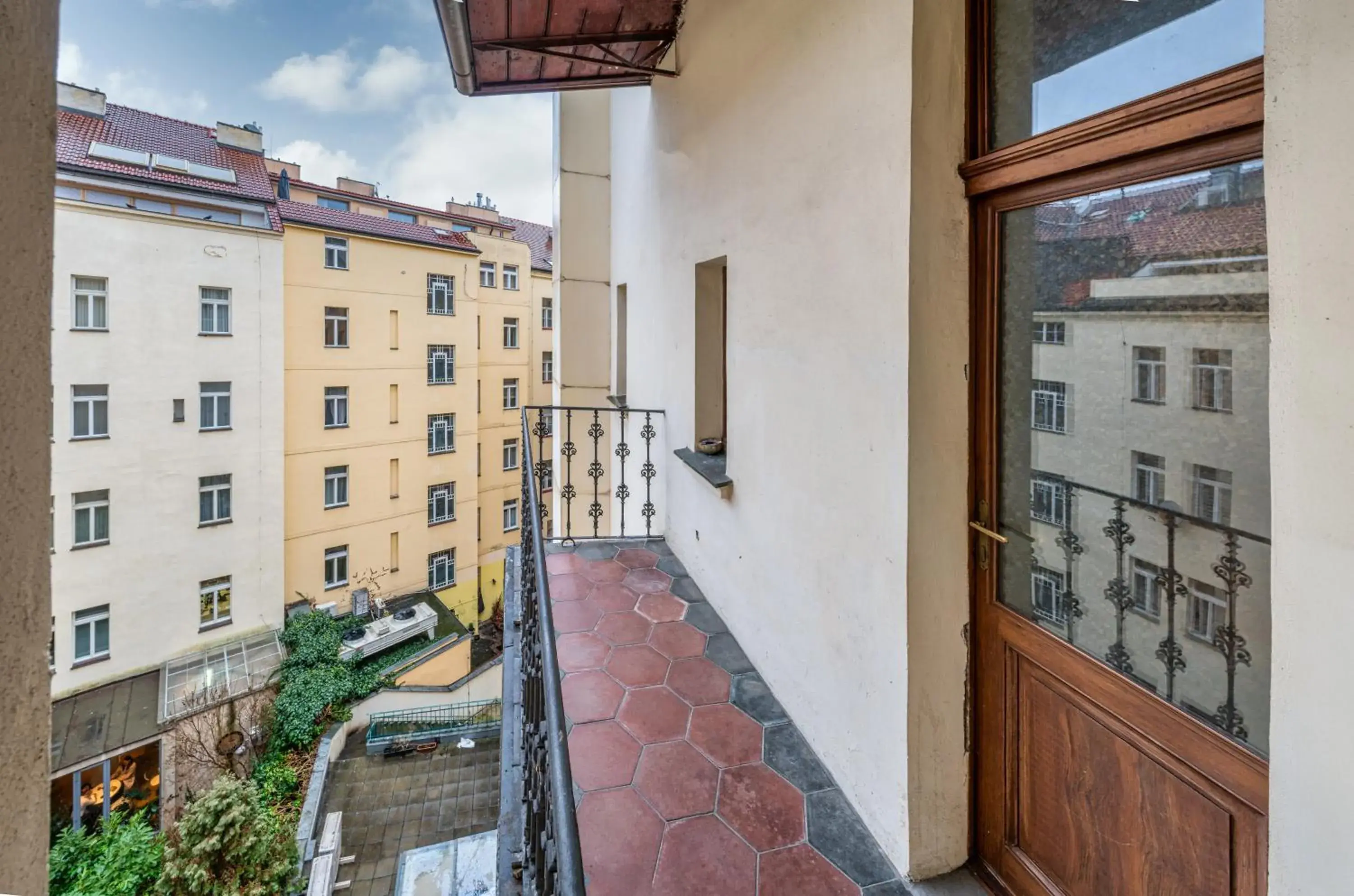 Balcony/Terrace in Art House Apartments by Adrez Balcony/Terrace in Art House Apartments by Adrez