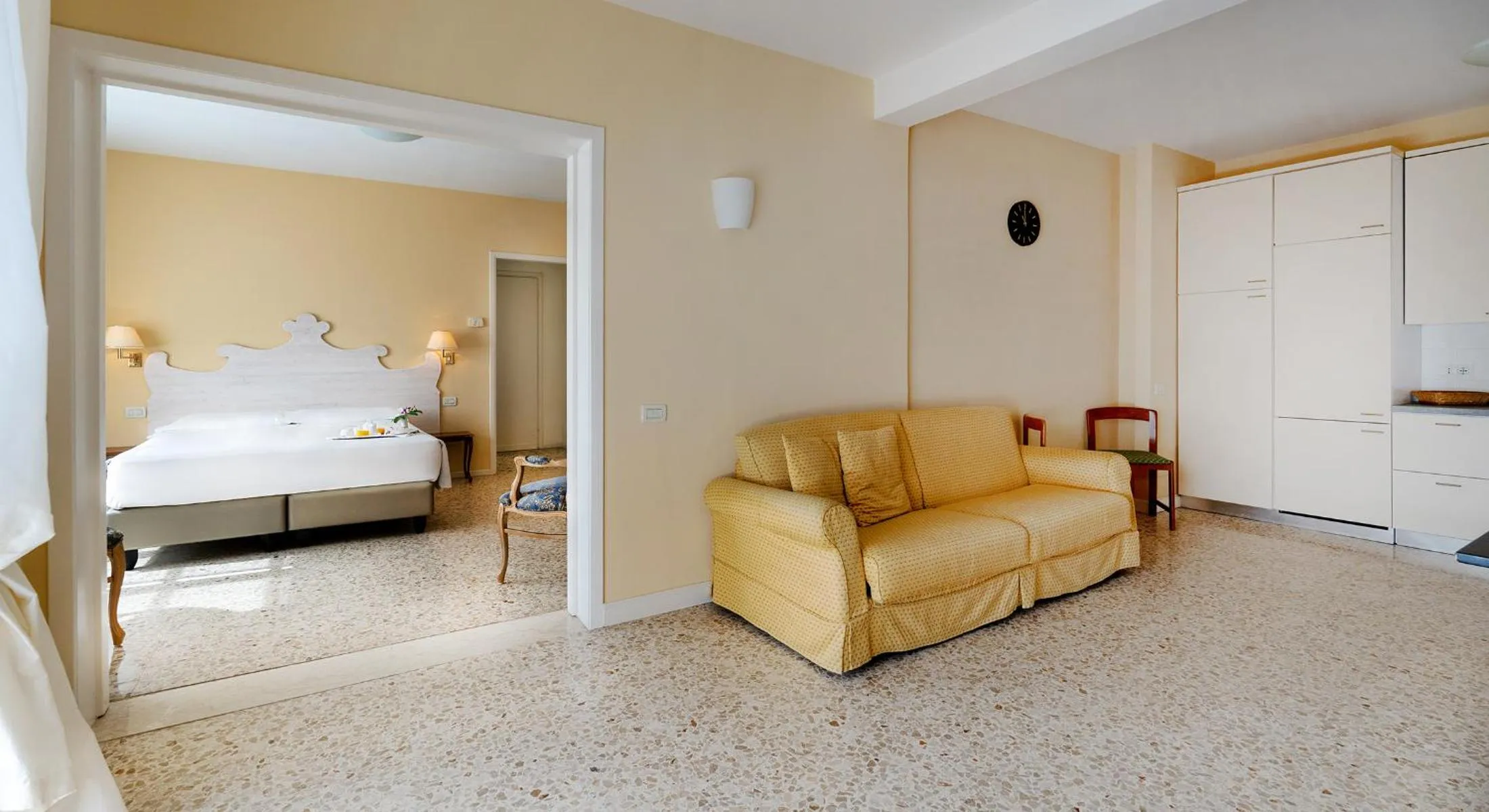 Living room, Bed in Residenza dei Fiori