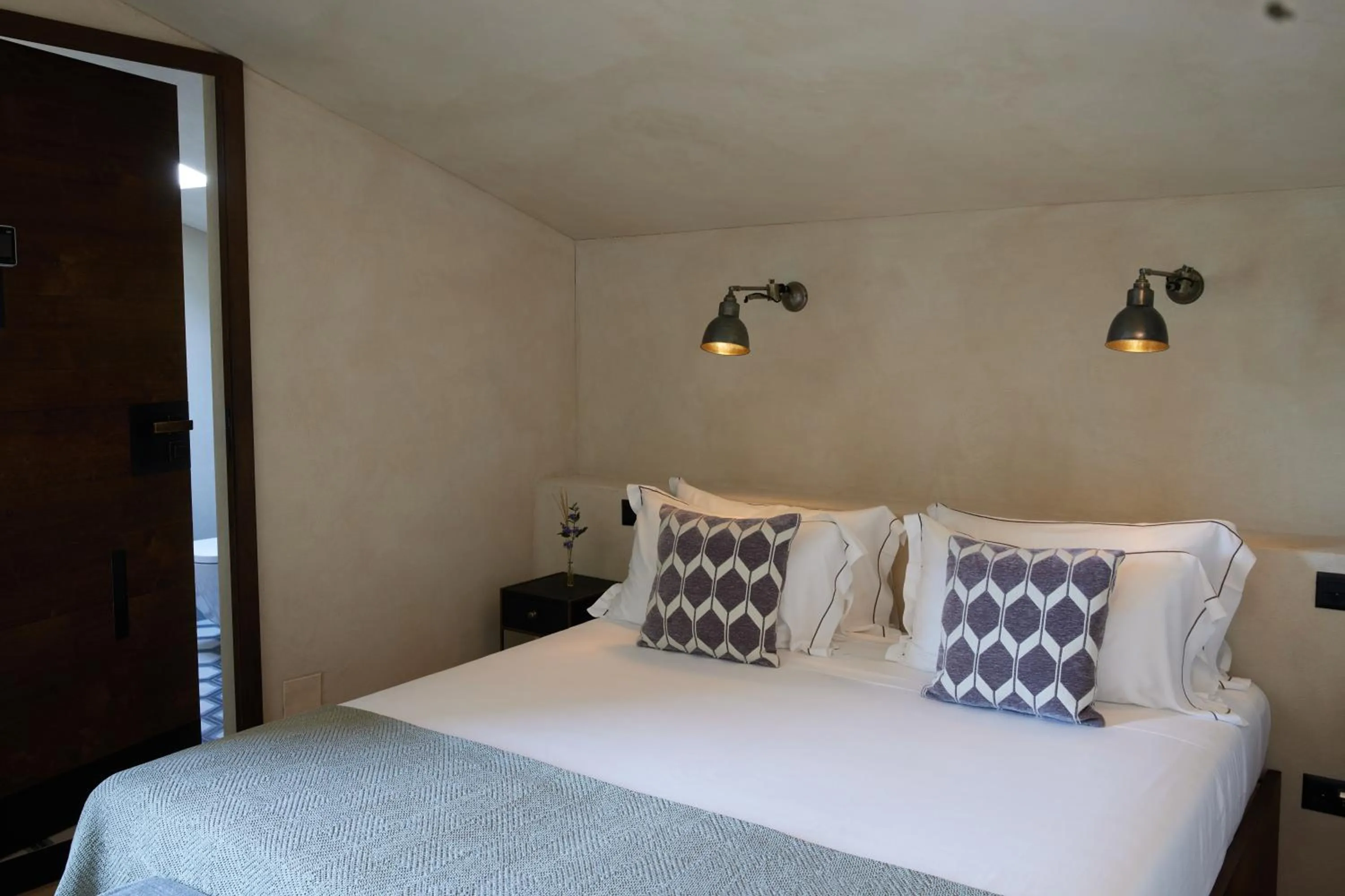 Bedroom, Bed in Relais Castello di Morcote