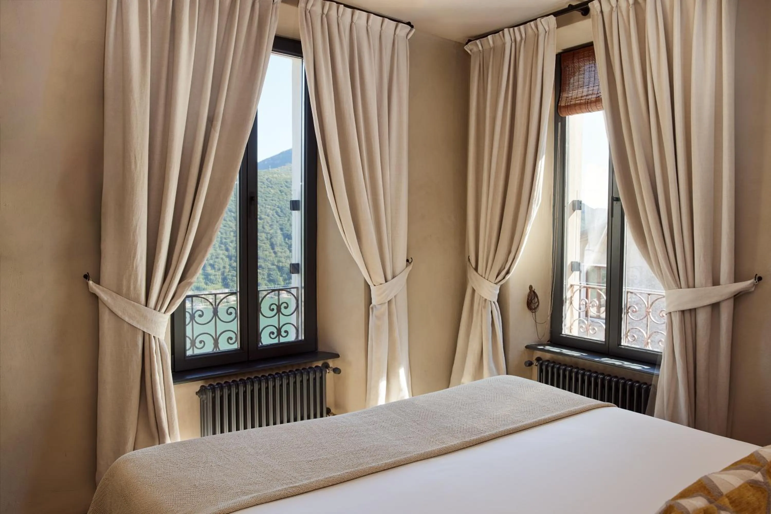 View (from property/room), Bed in Relais Castello di Morcote