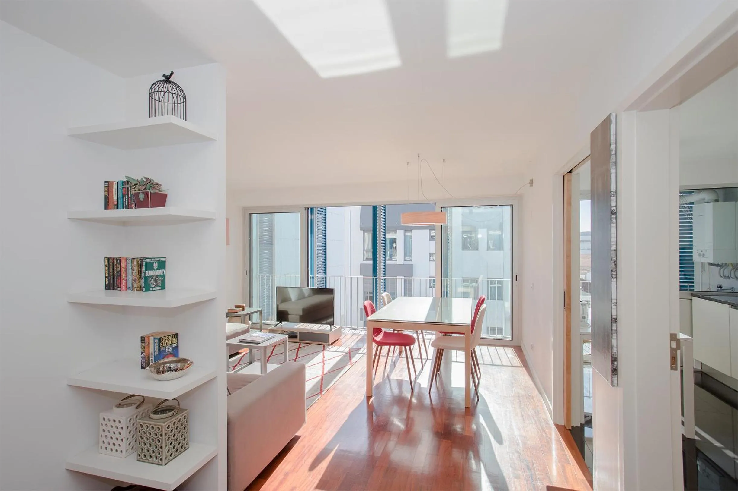TV and multimedia in Liiiving in Porto | Bright Light Apartment