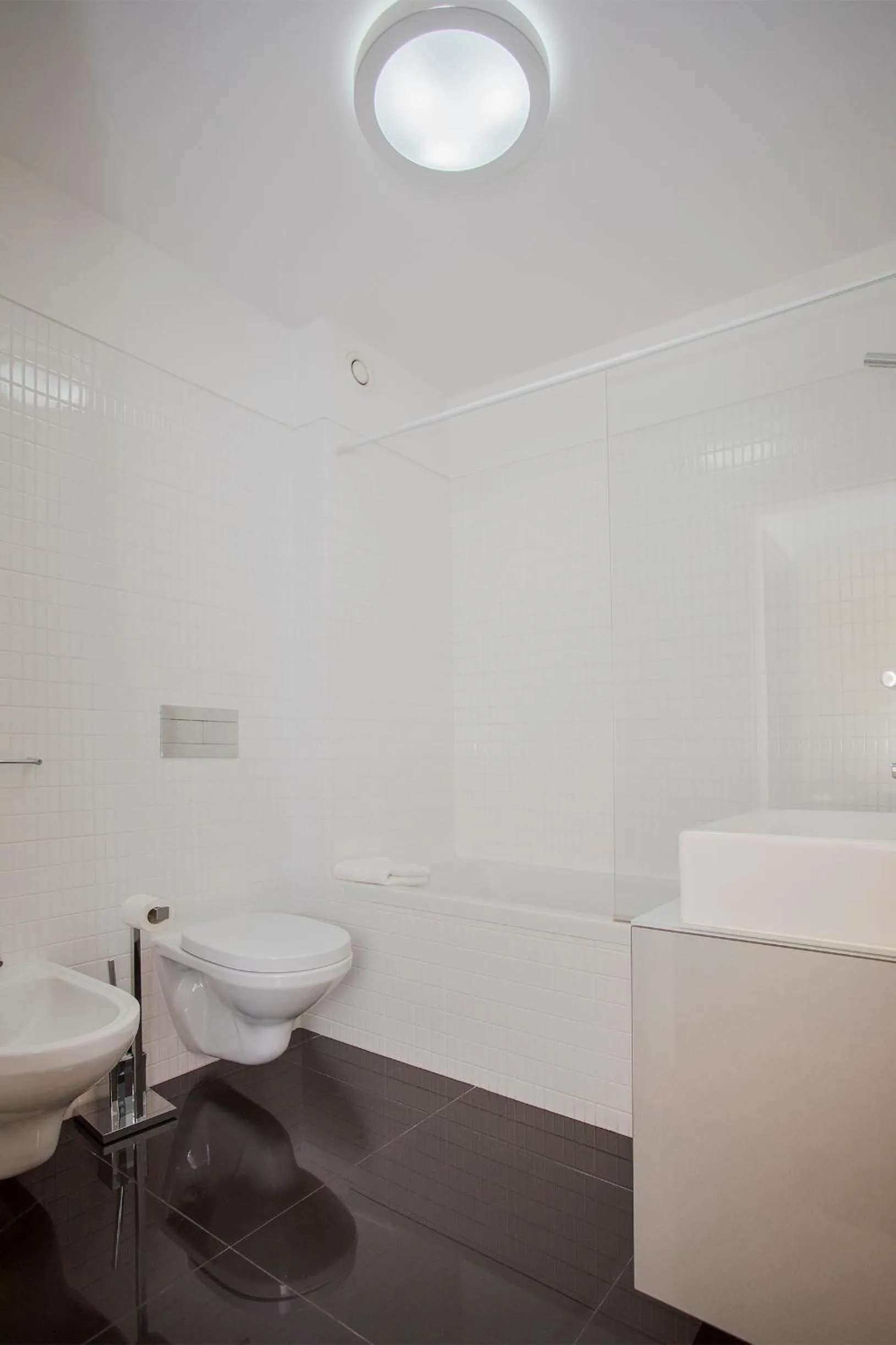 Shower in Liiiving in Porto | Bright Light Apartment