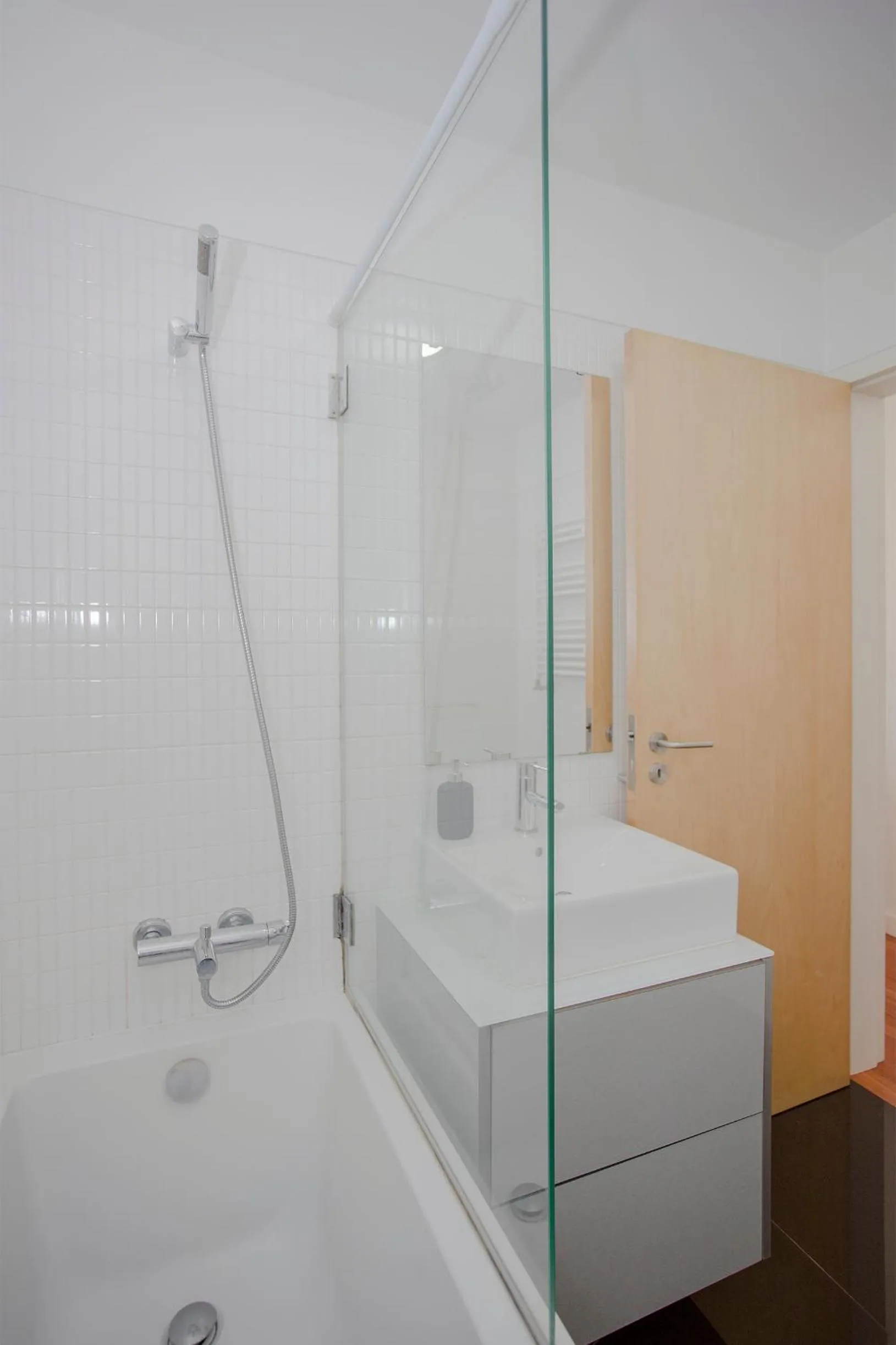Shower in Liiiving in Porto | Bright Light Apartment