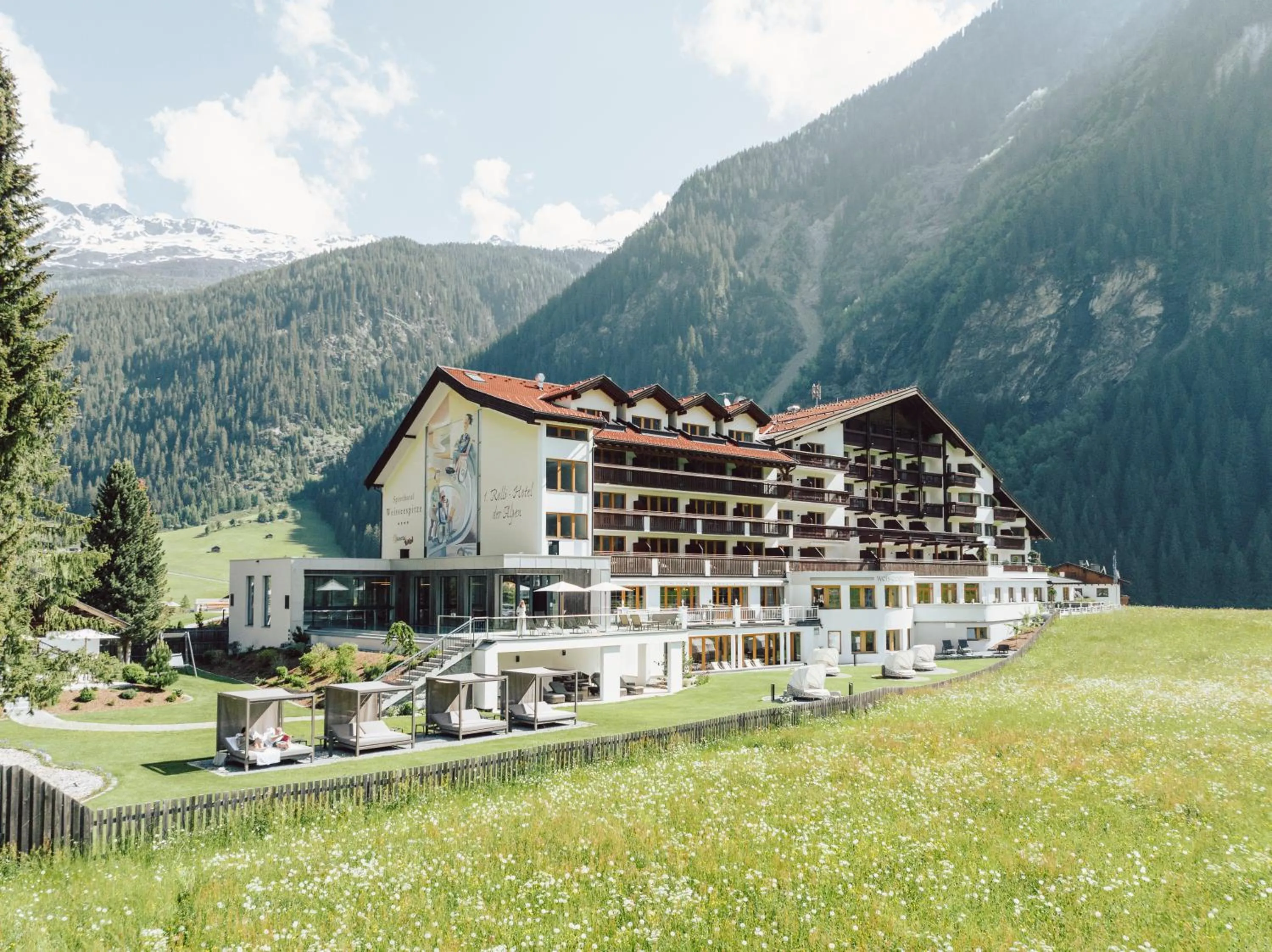 Property building in Hotel Weisseespitze