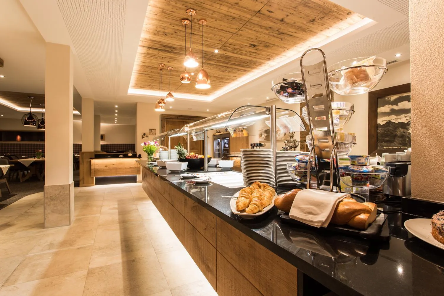 Breakfast in Hotel Weisseespitze