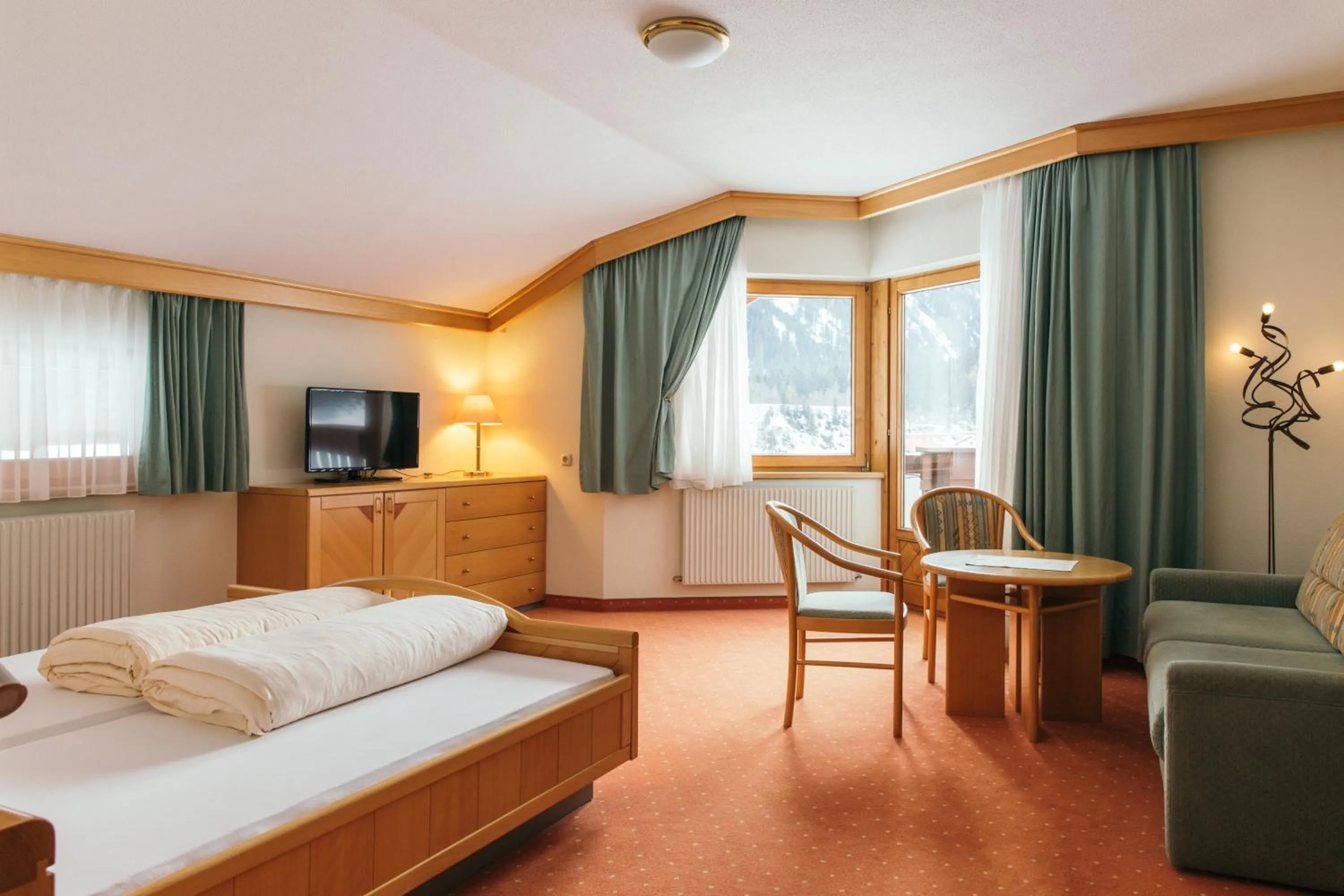 Photo of the whole room, Bed in Hotel Weisseespitze