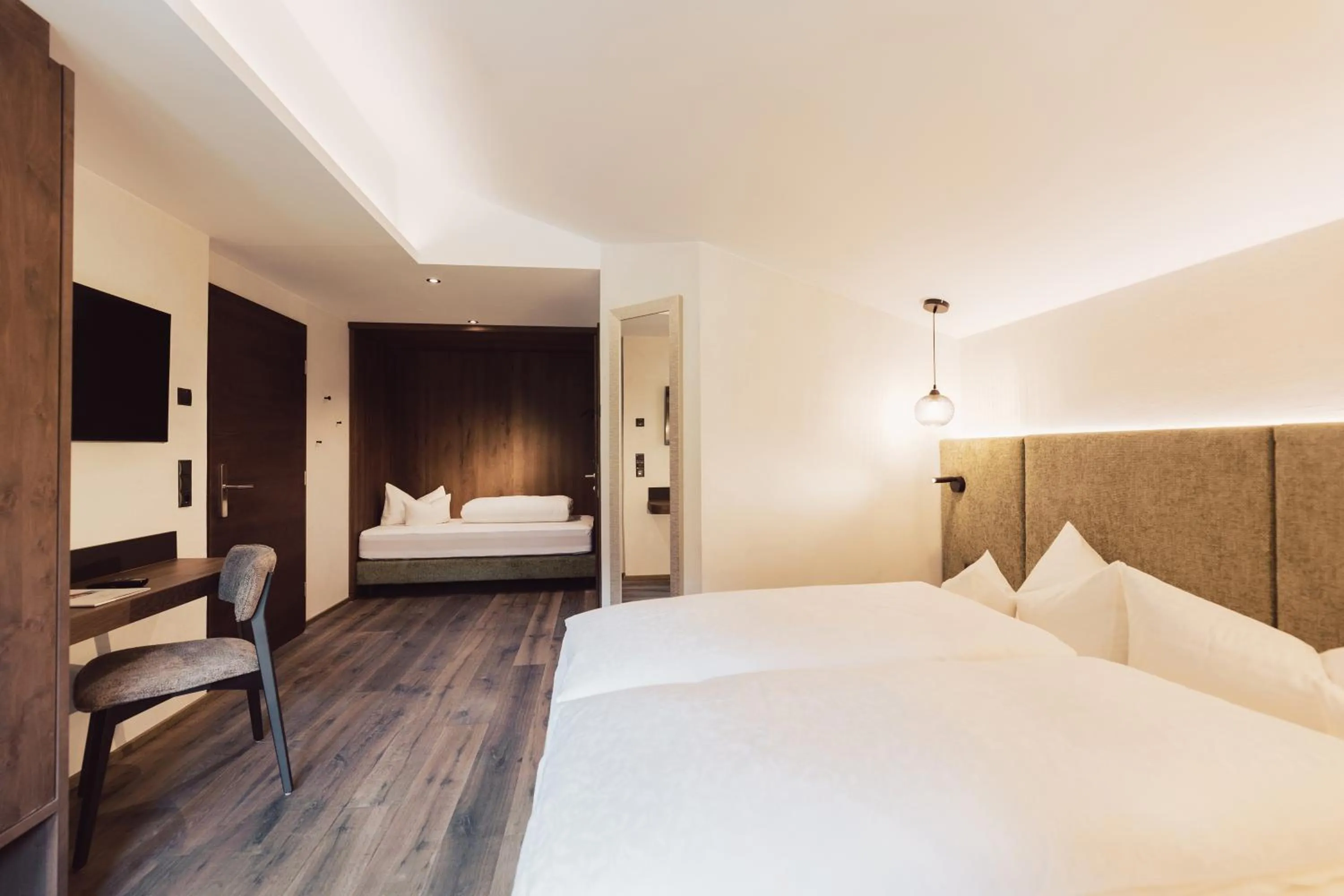 Bedroom, Bed in Hotel Weisseespitze