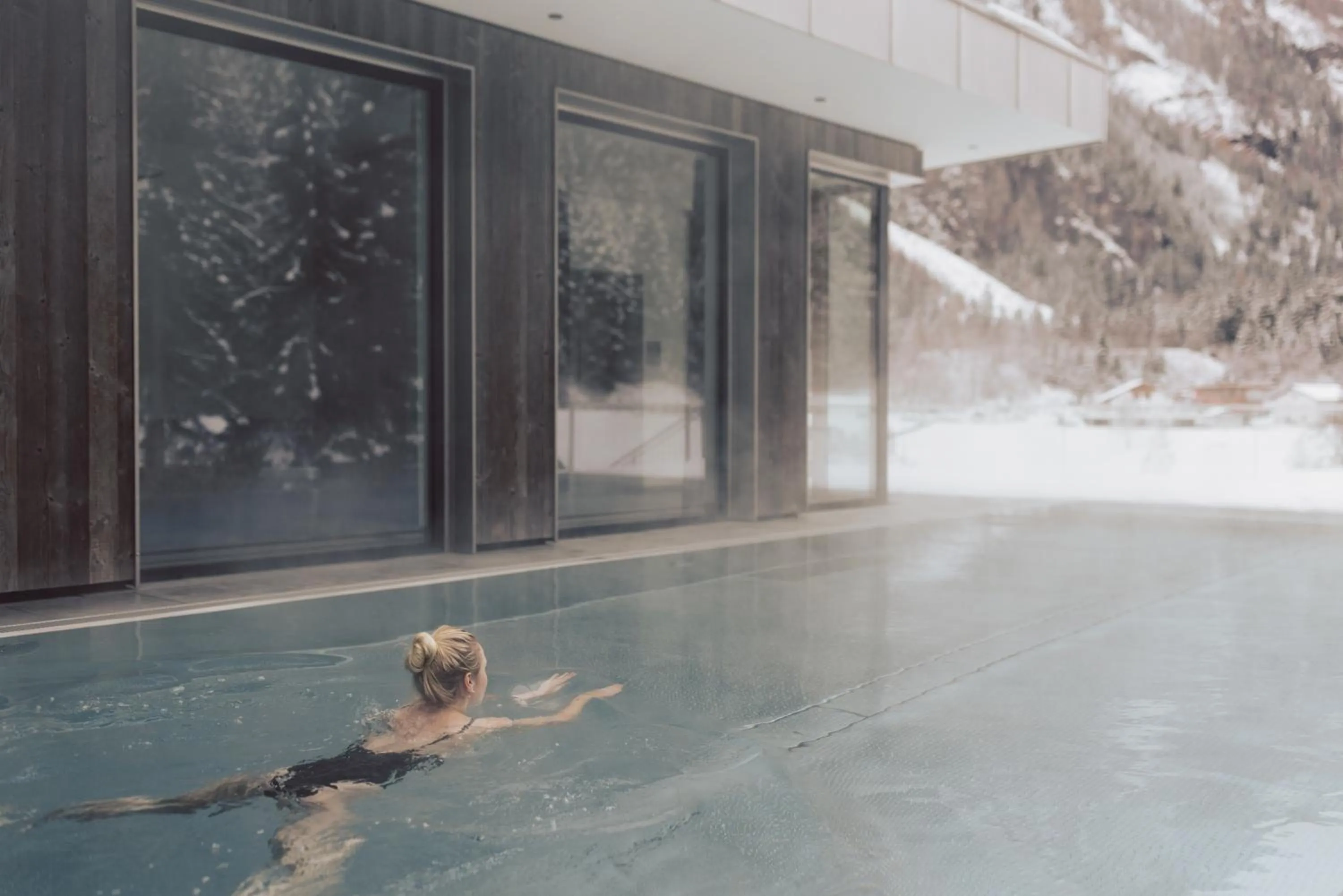 Swimming pool in Hotel Weisseespitze