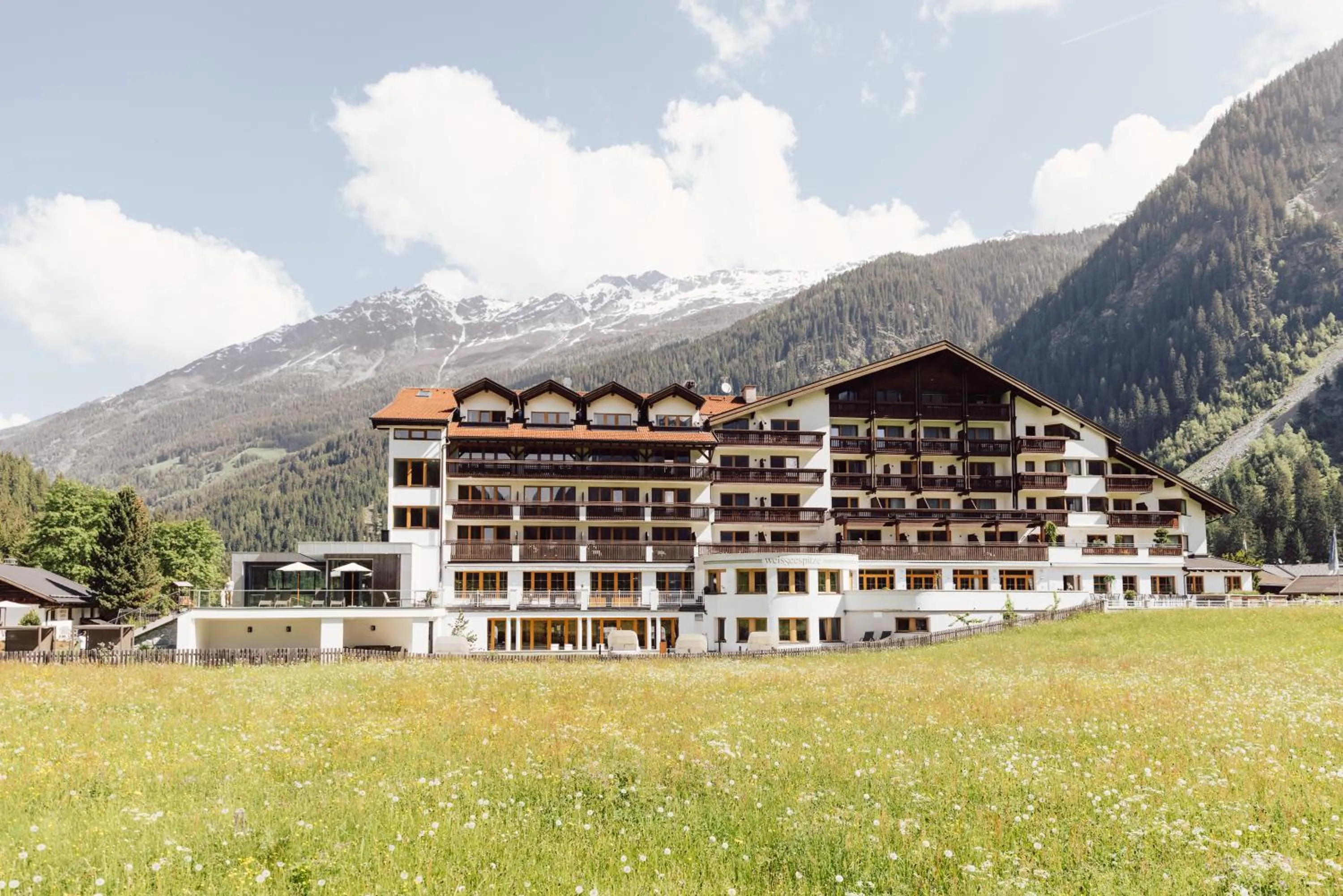 Property building in Hotel Weisseespitze