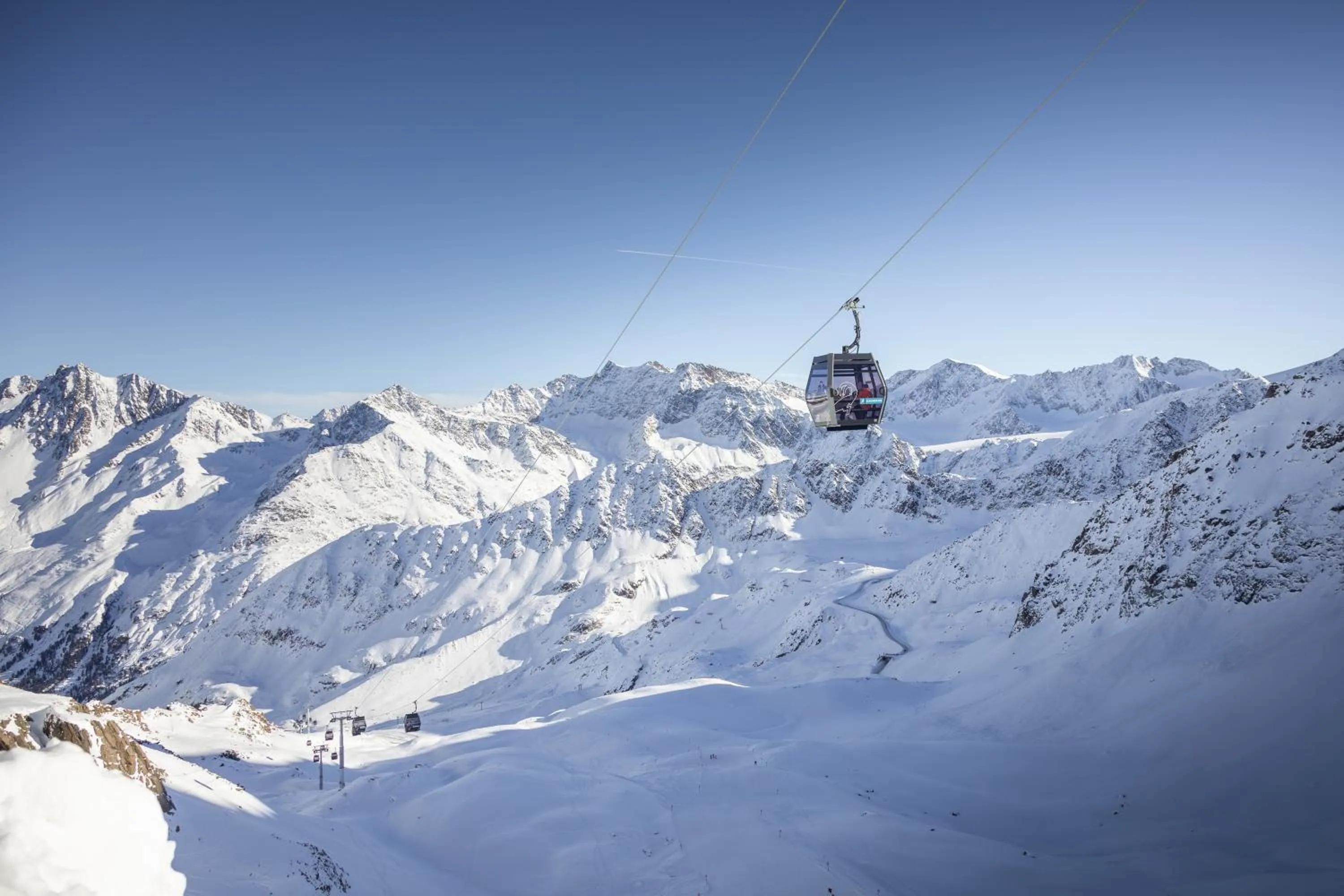 Skiing in Hotel Weisseespitze