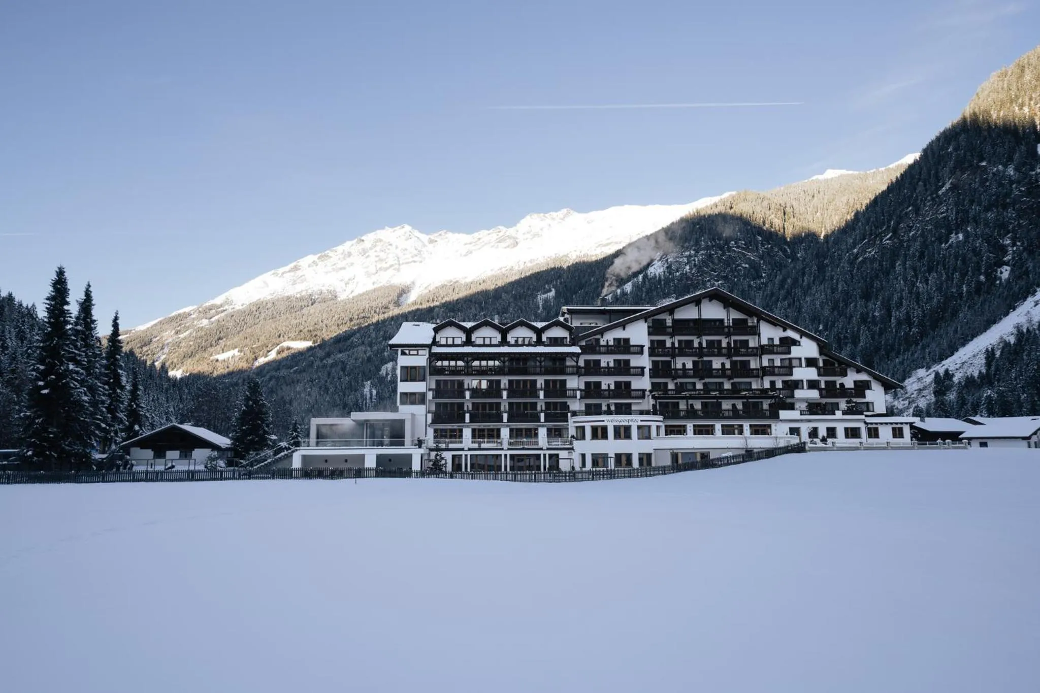 Property building in Hotel Weisseespitze