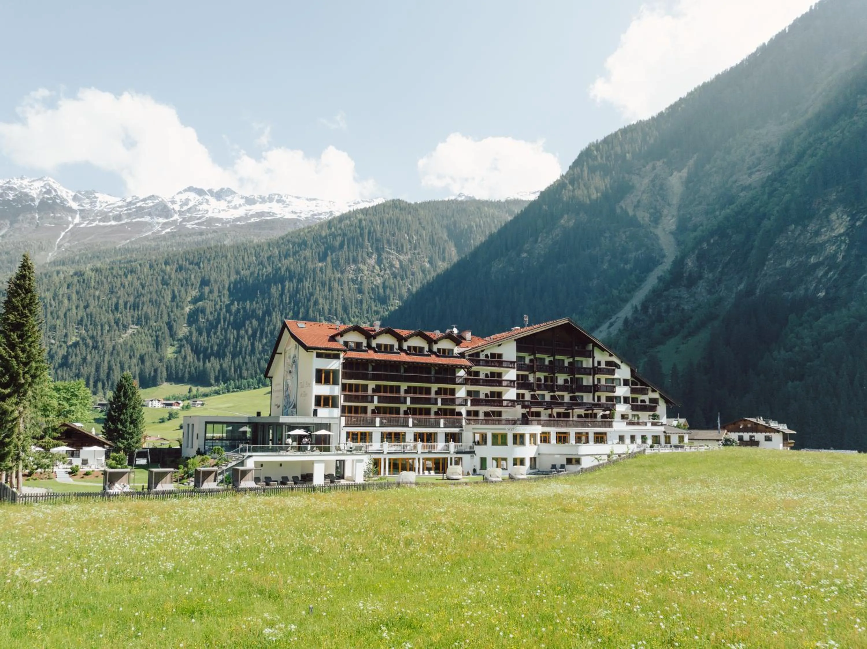 Property building in Hotel Weisseespitze