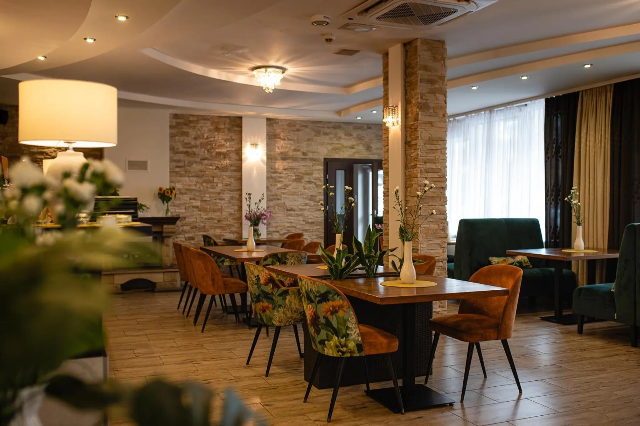 Restaurant/places to eat in Hotel Alta