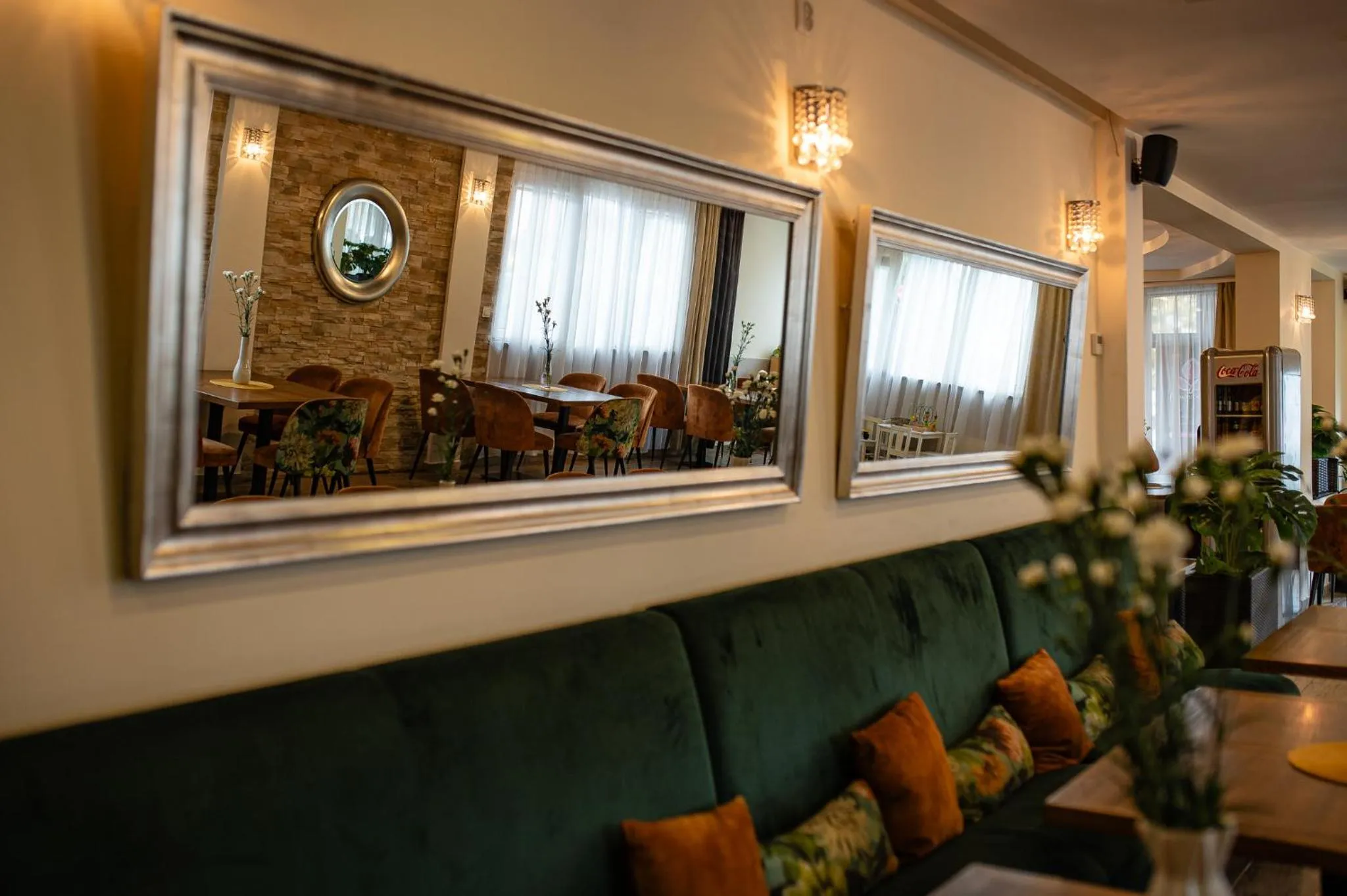 Restaurant/places to eat in Hotel Alta