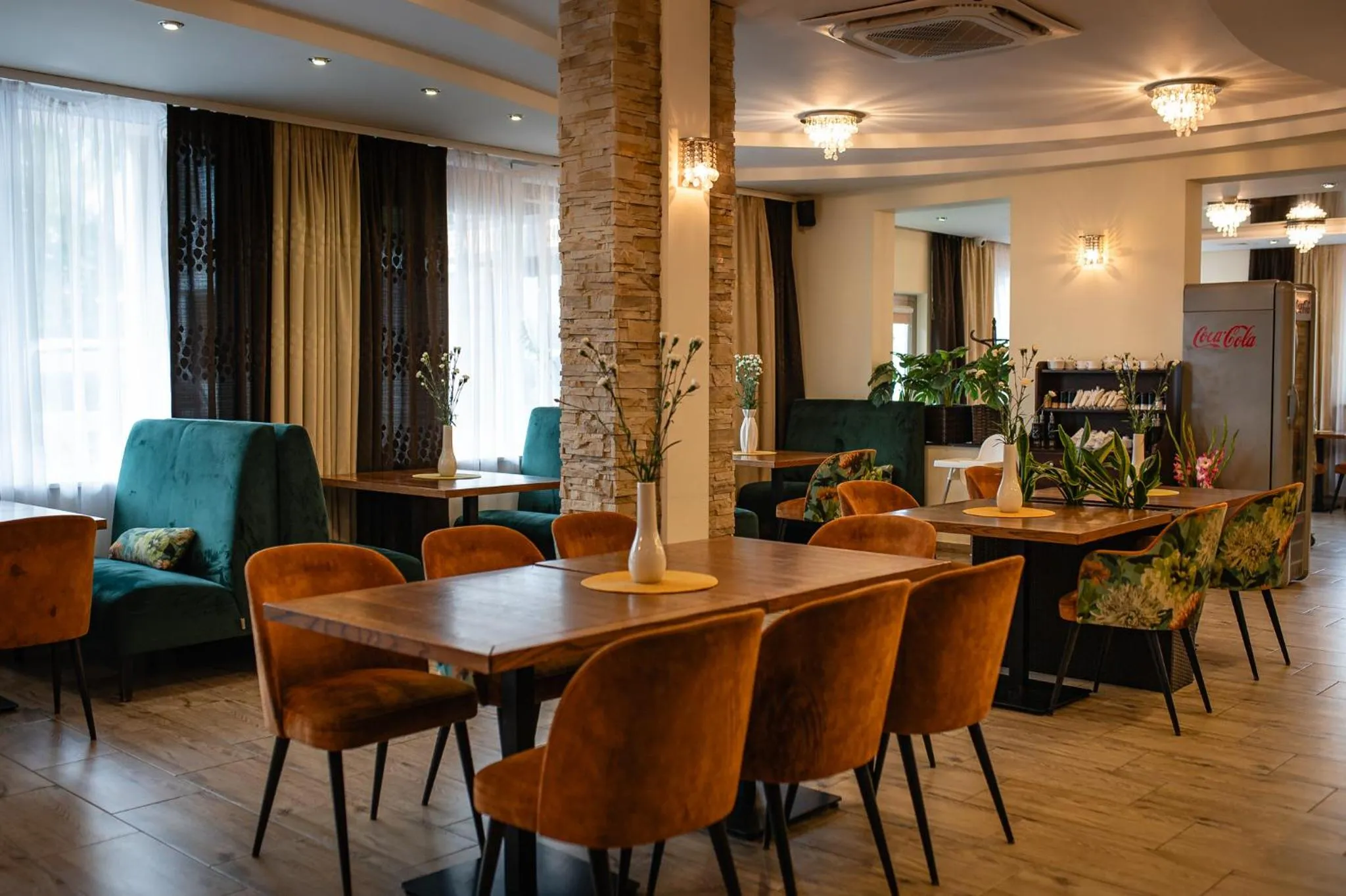 Restaurant/places to eat in Hotel Alta