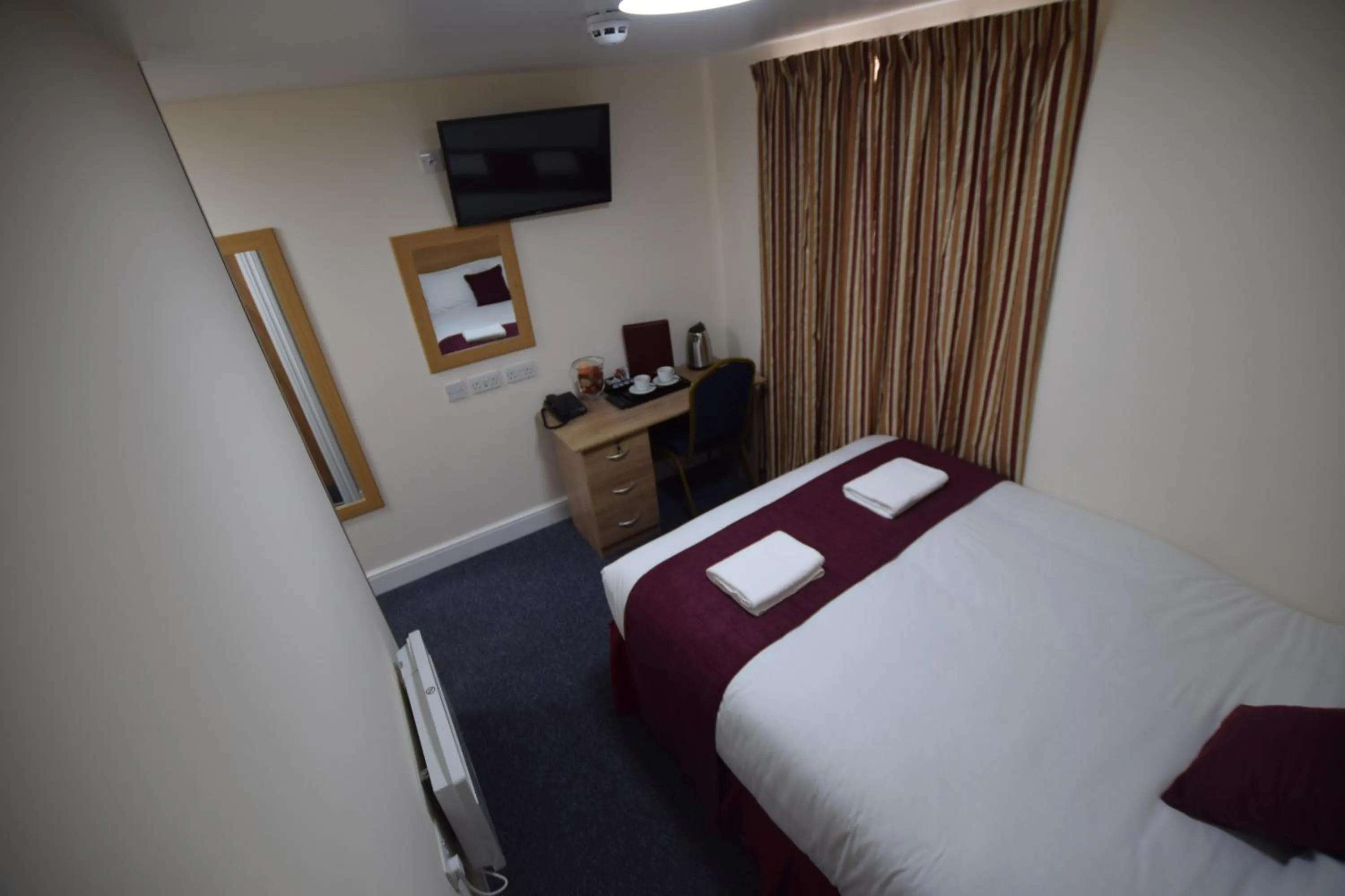 Bedroom, Bed in PremierLux Serviced Apartments