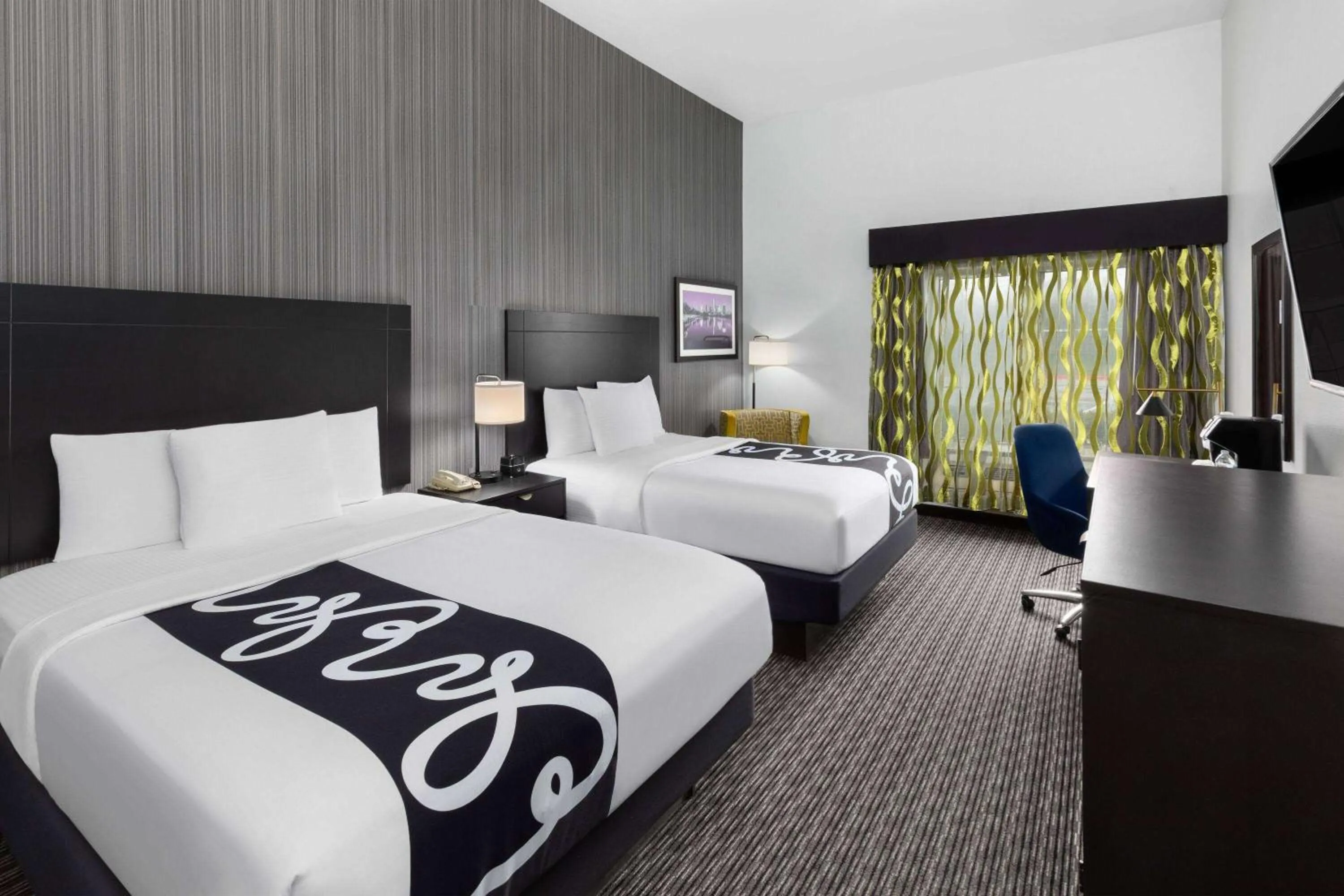 Photo of the whole room, Bed in La Quinta by Wyndham Austin - Cedar Park