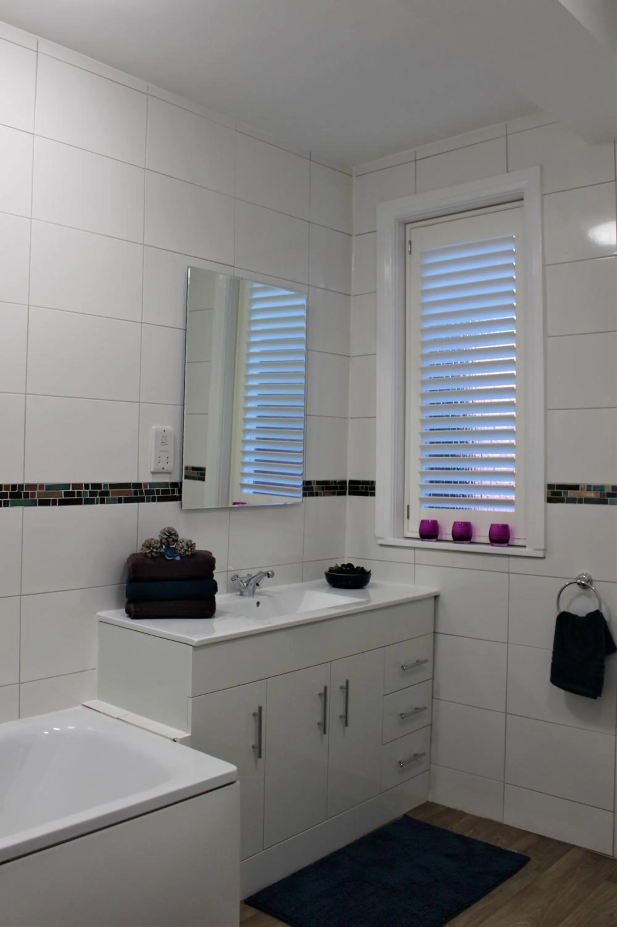 Raven Room with Shared Bathroom - single occupancy in Raven Haven Glastonbury