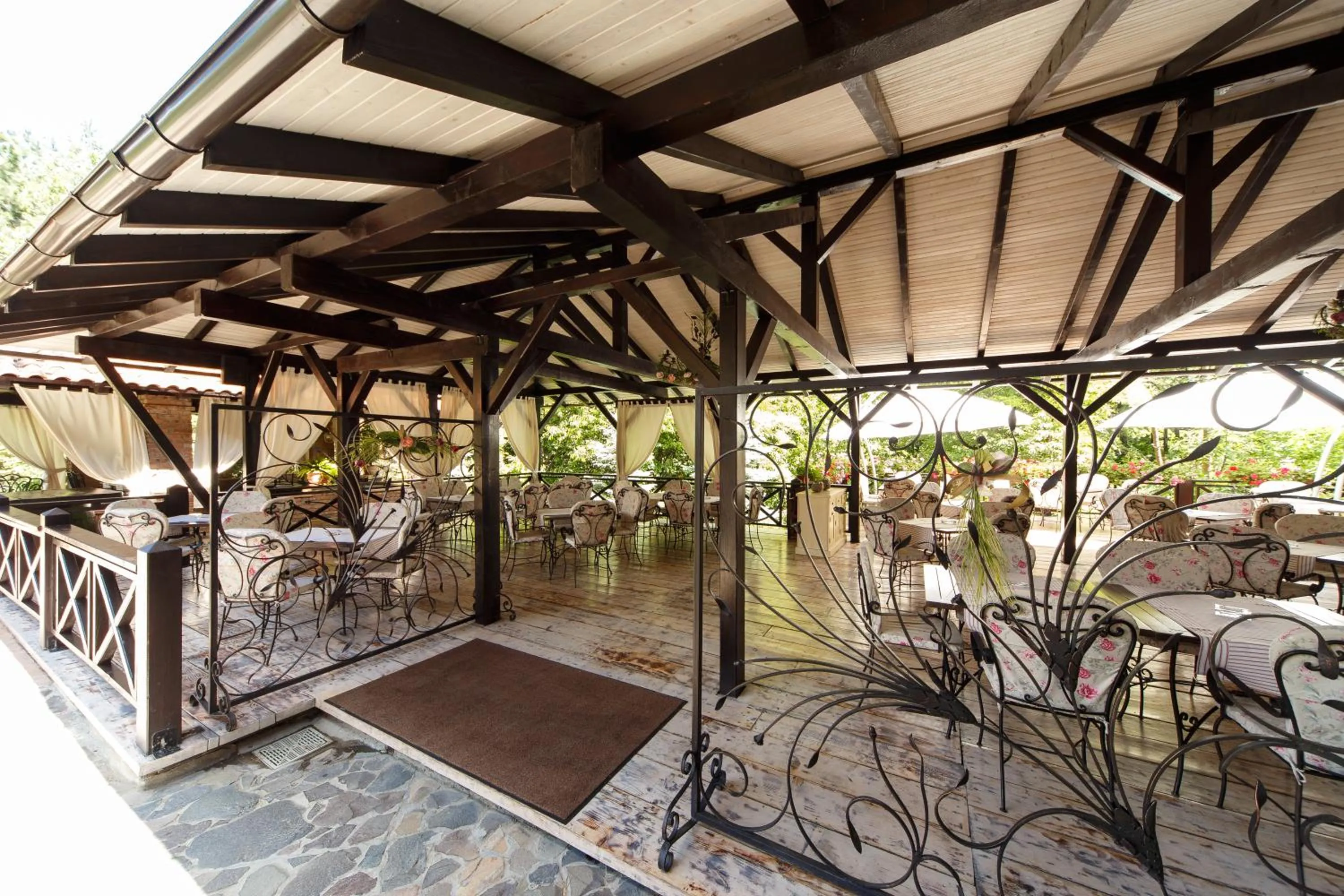 Restaurant/places to eat in Hotel Helen