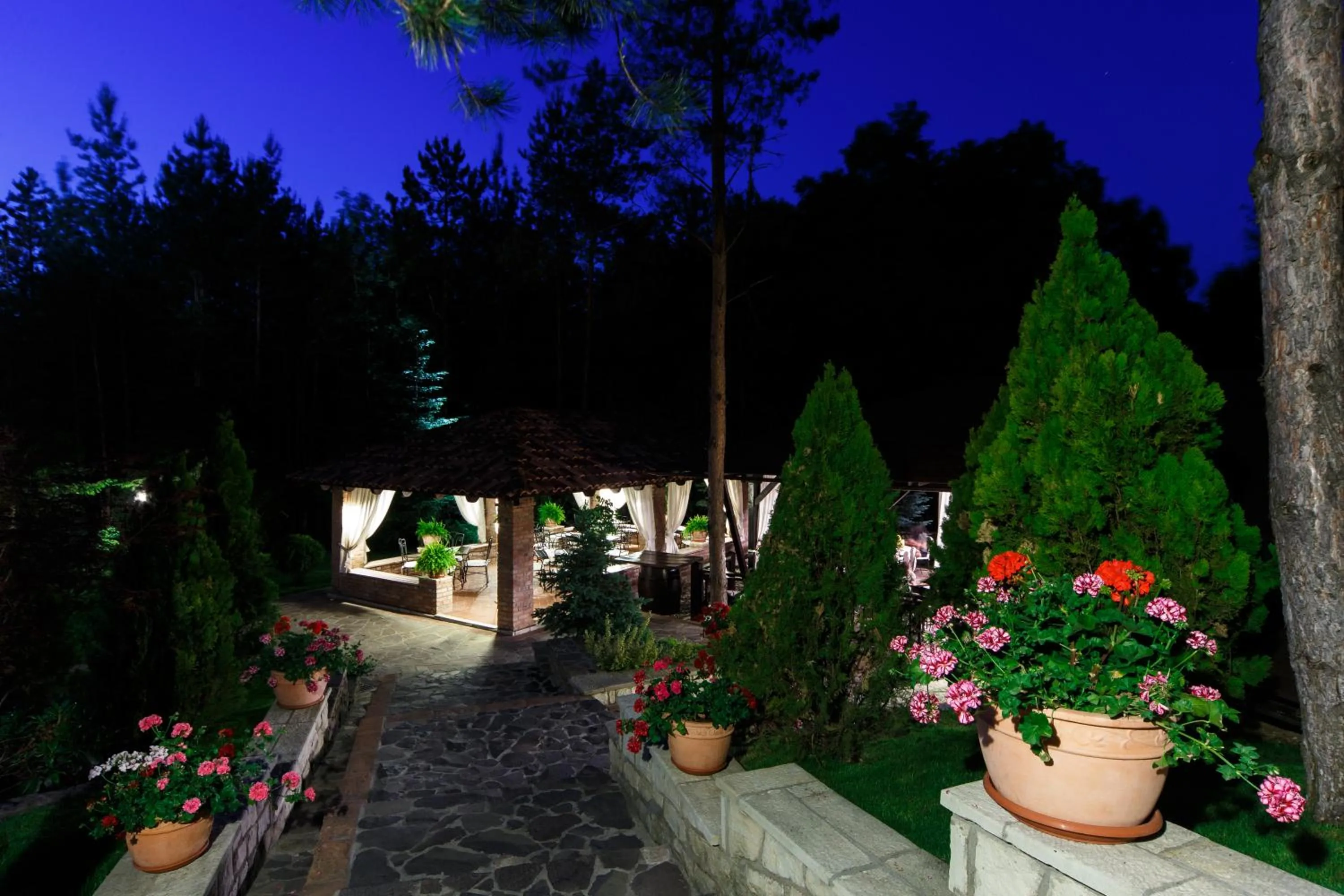 Restaurant/places to eat in Hotel Helen