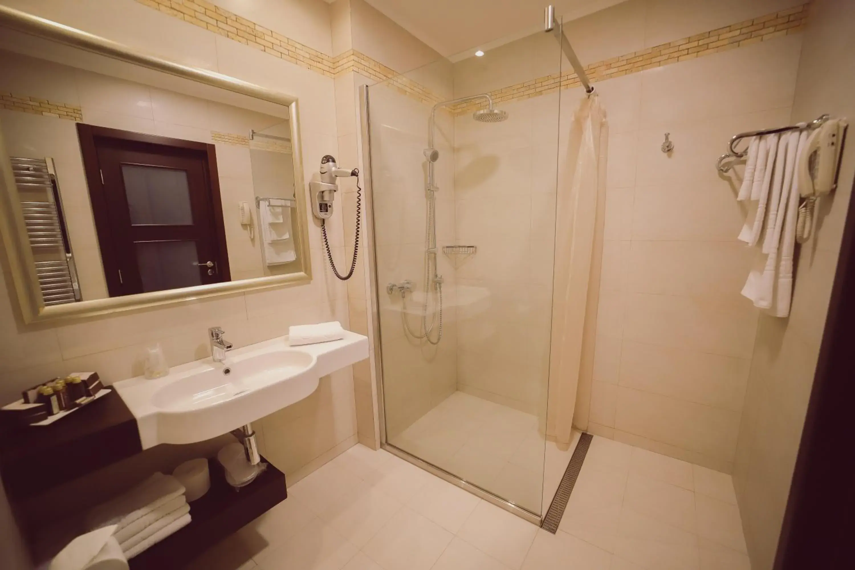 Standard Twin Room in Hotel Helen Standard Twin Room in Hotel Helen