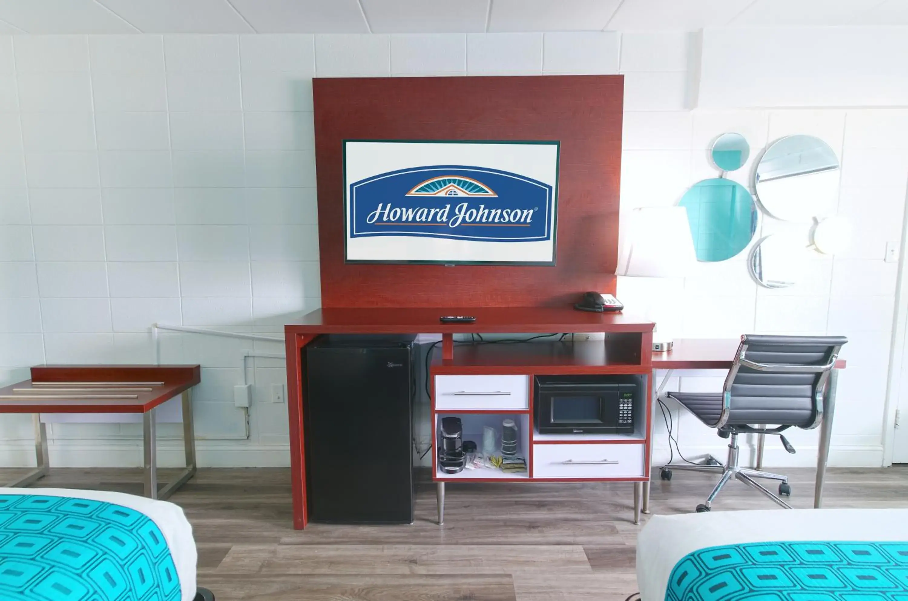 TV and multimedia, TV/Entertainment Center in Howard Johnson by Wyndham Virginia Beach At The Beach