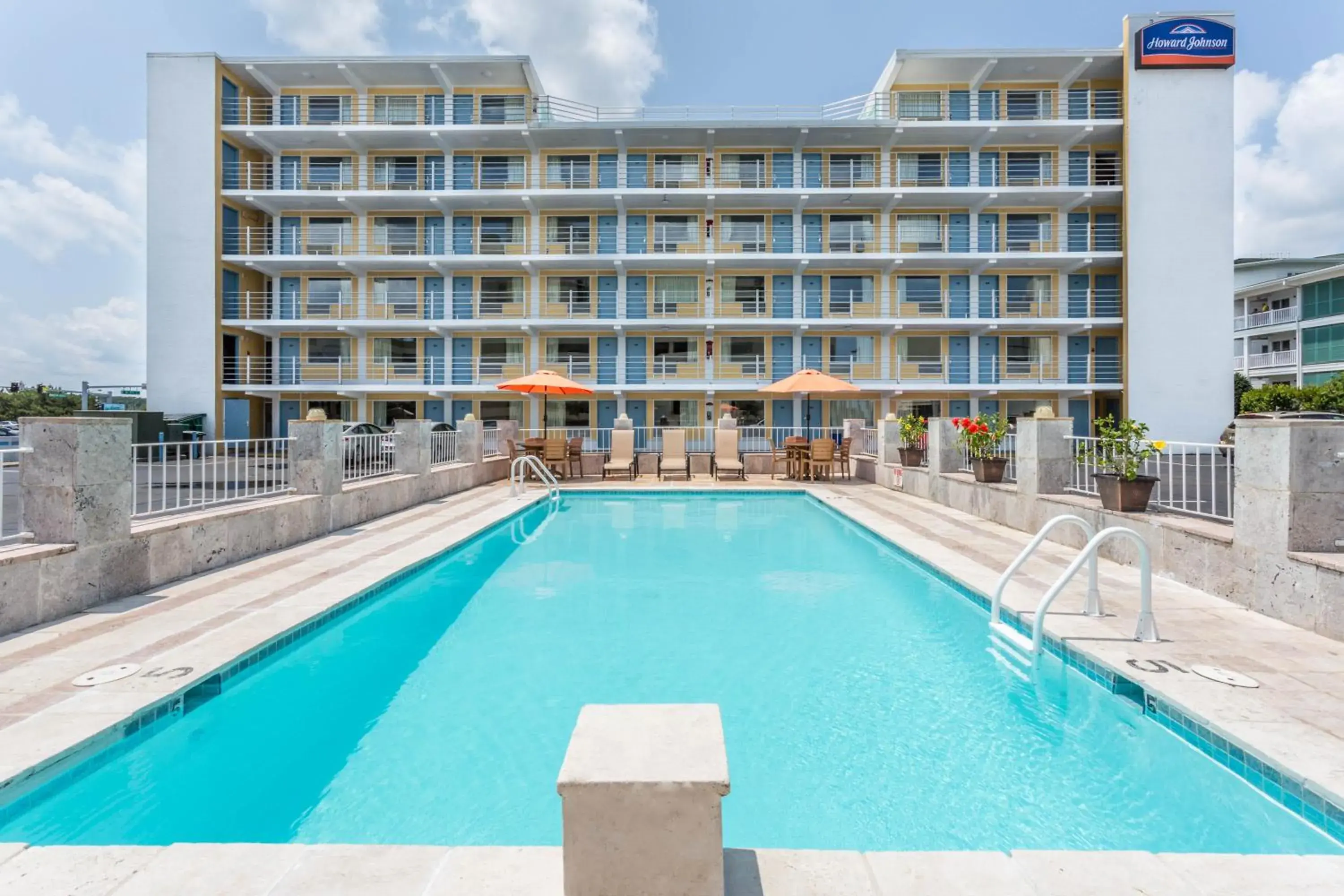 Property building, Swimming Pool in Howard Johnson by Wyndham Virginia Beach At The Beach