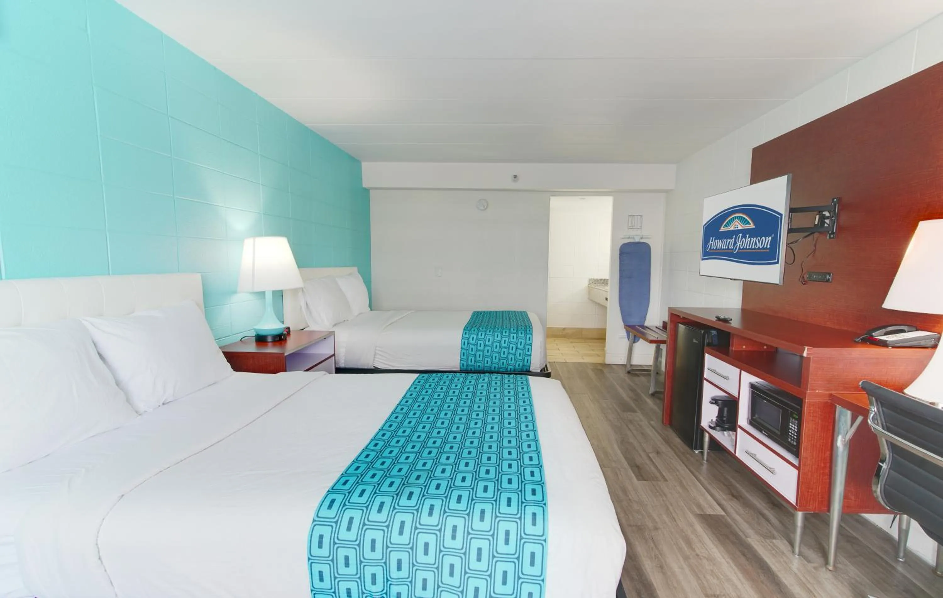 Bed in Howard Johnson by Wyndham Virginia Beach At The Beach