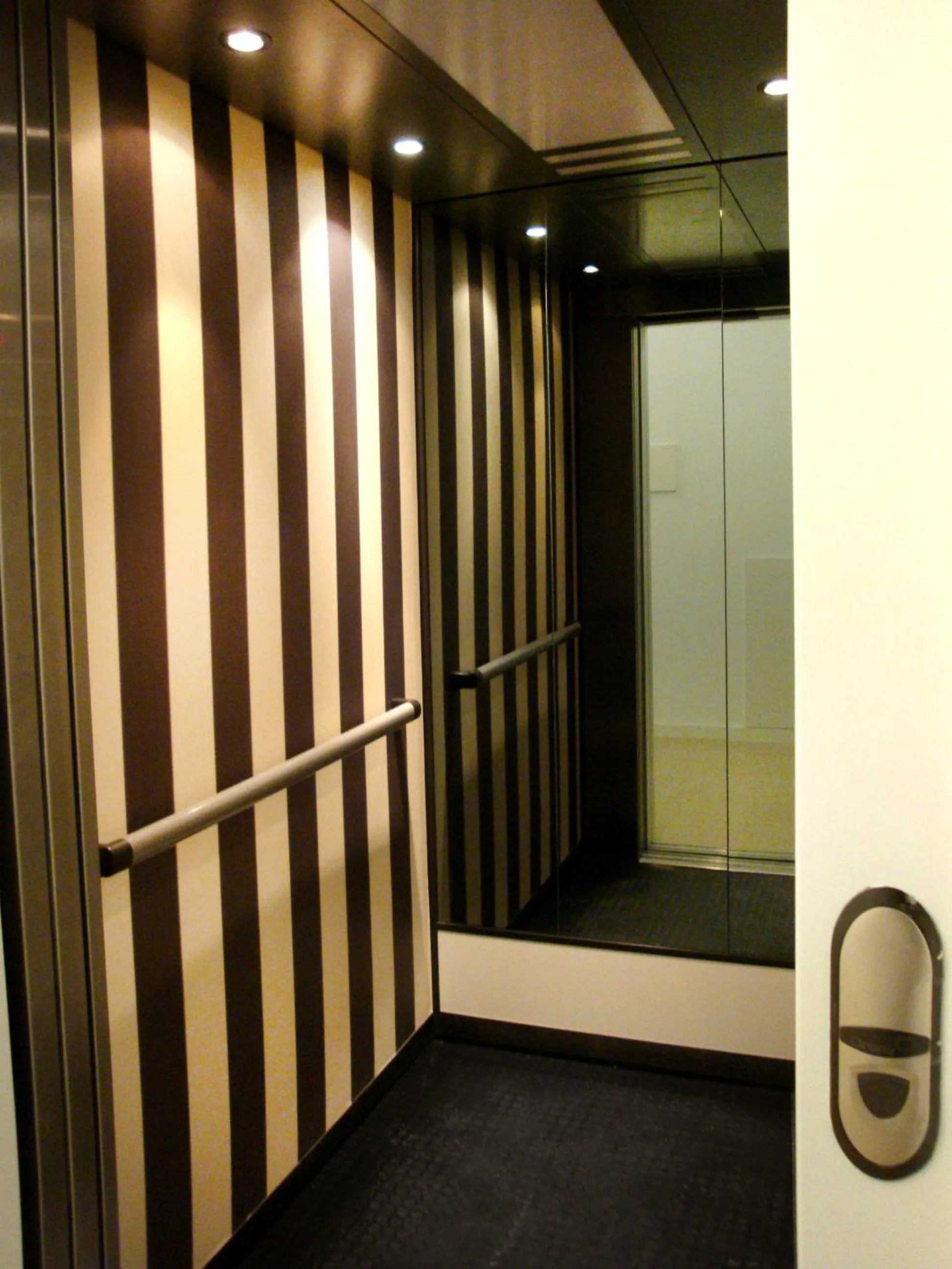 Other in My Place - Lisbon Lounge Suites