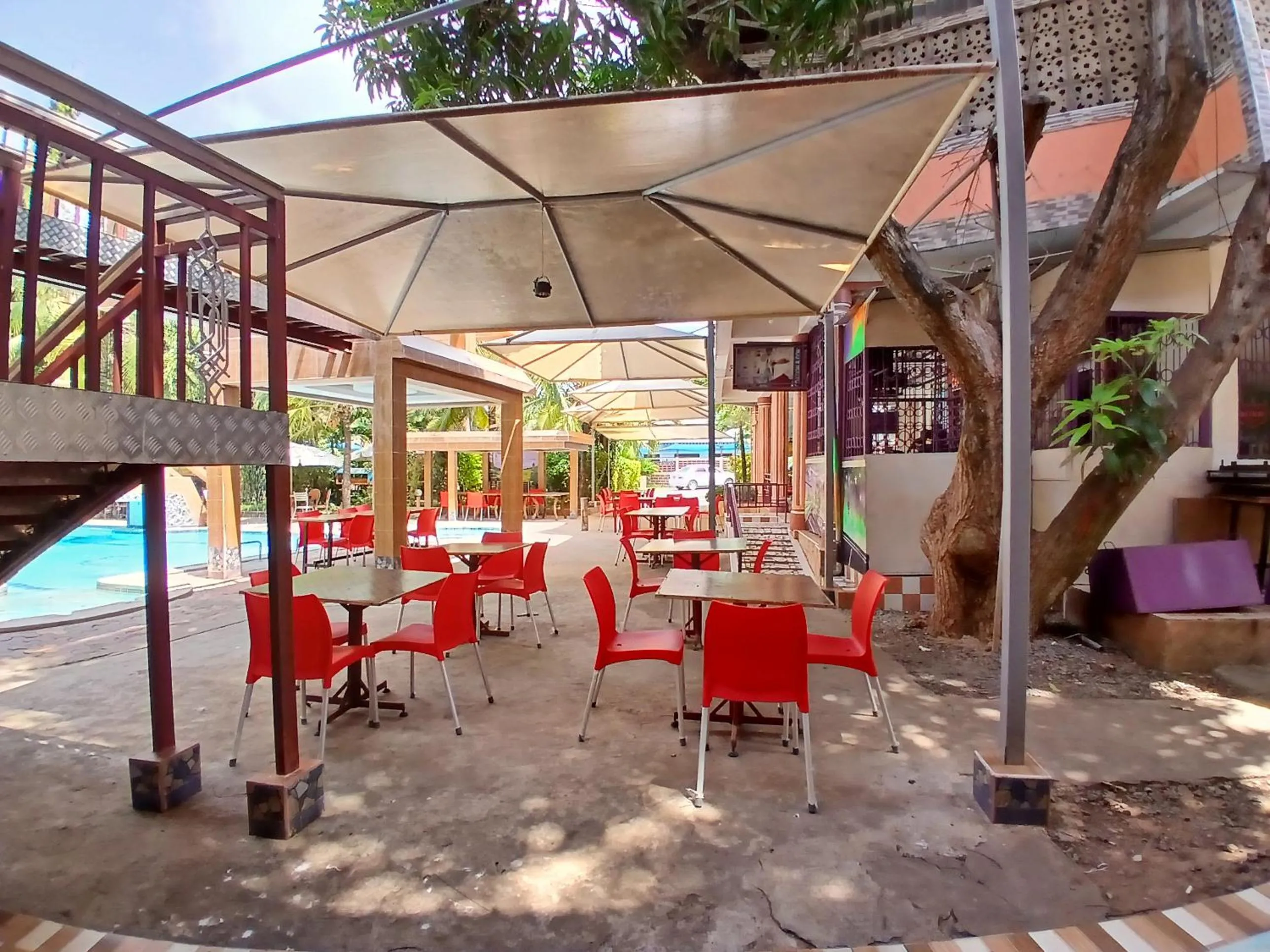 Restaurant/places to eat in Premier Guest Residence Hotel