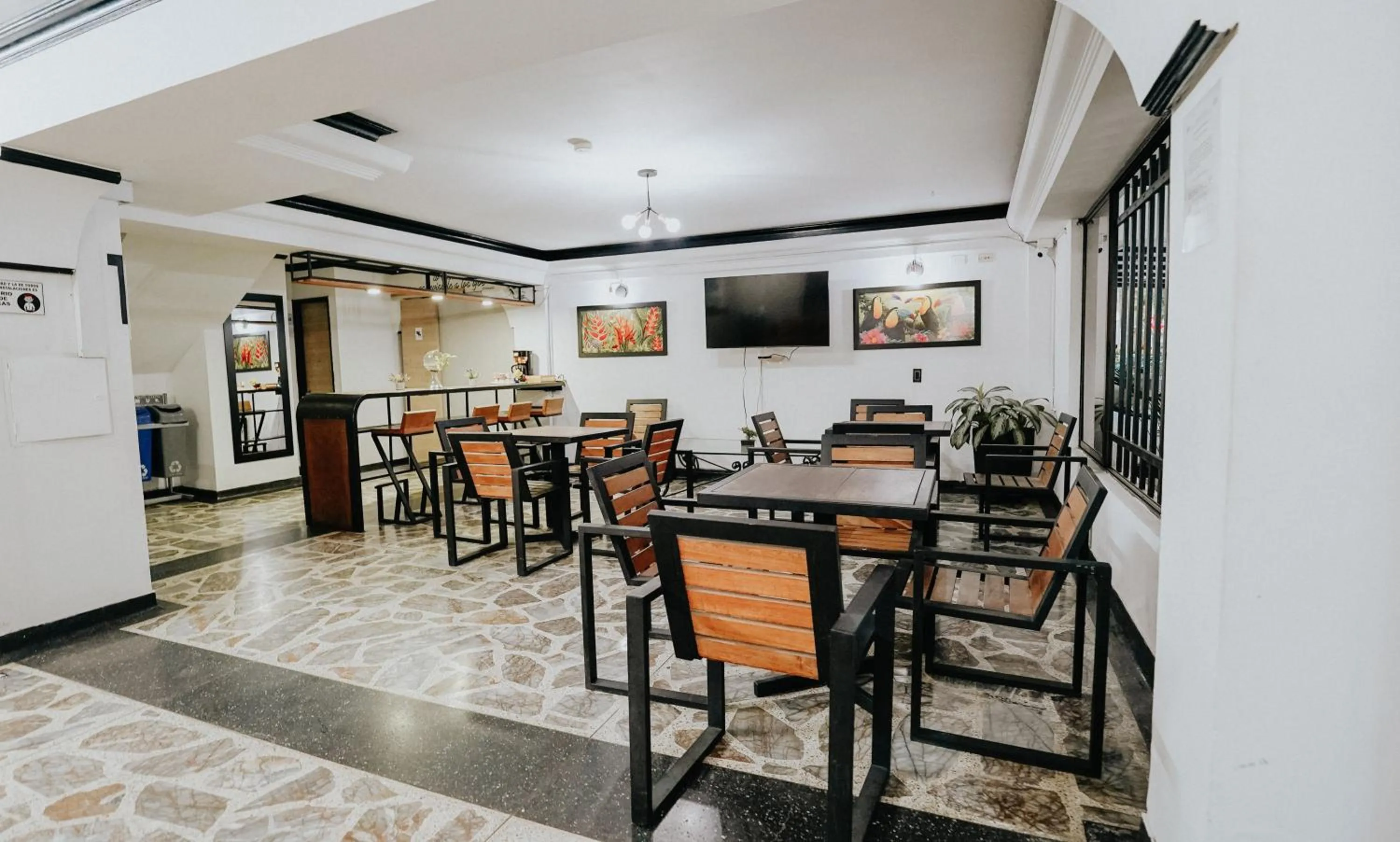 TV and multimedia in Hotel Balcones del Estadio