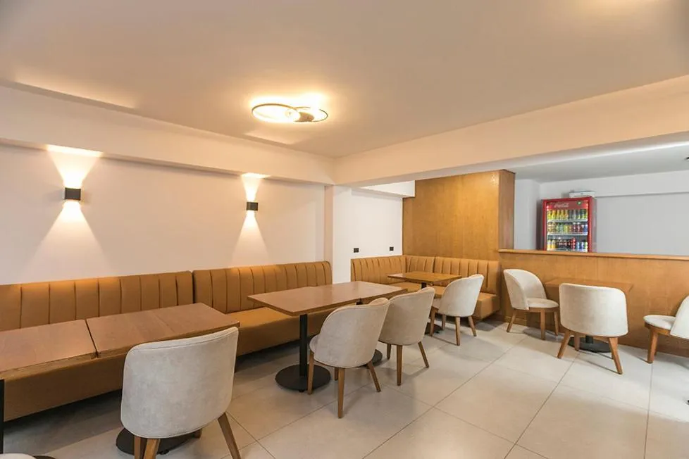 Restaurant/places to eat in Hotel Balcones del Estadio