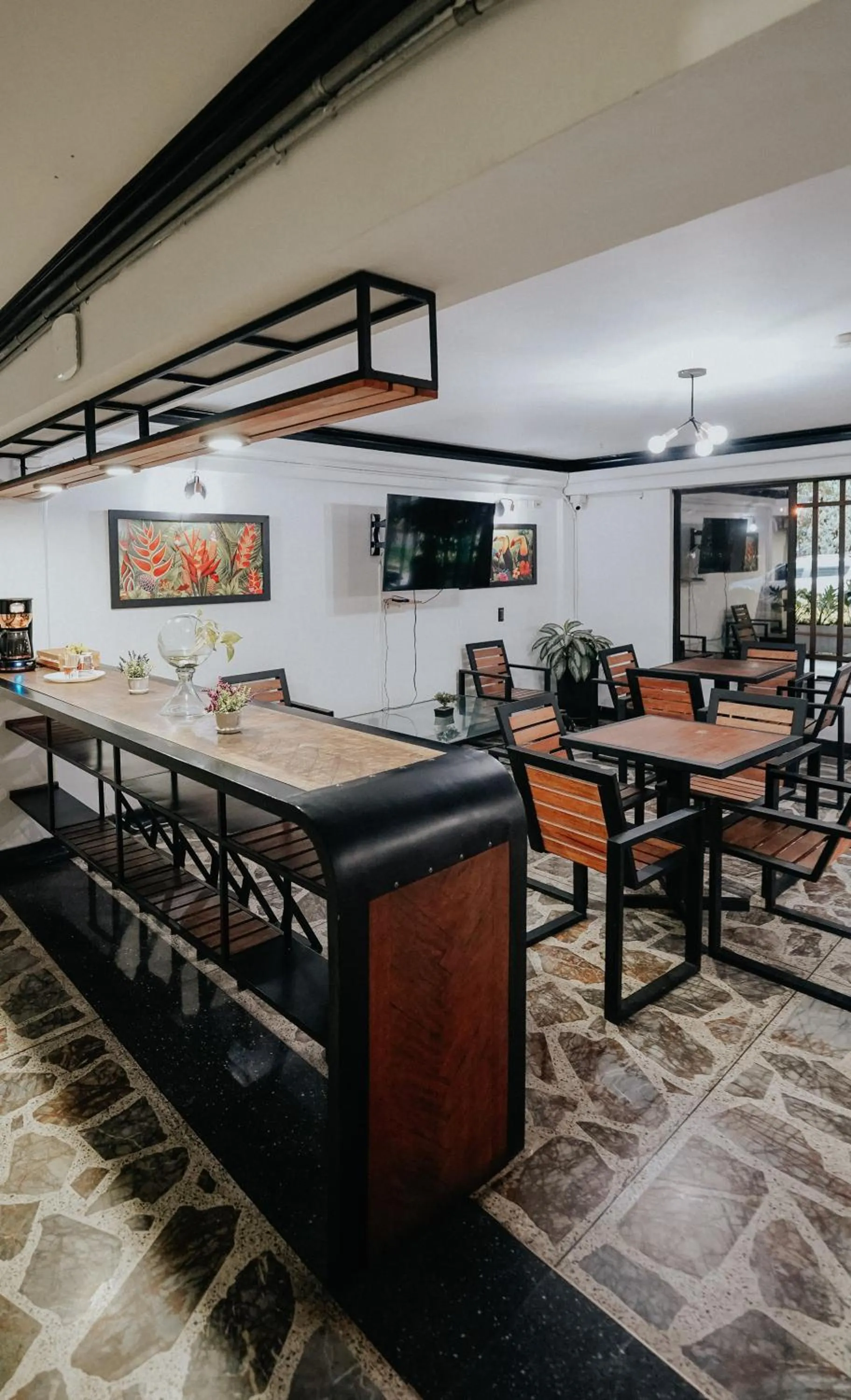 Communal lounge/ TV room in Hotel Balcones del Estadio