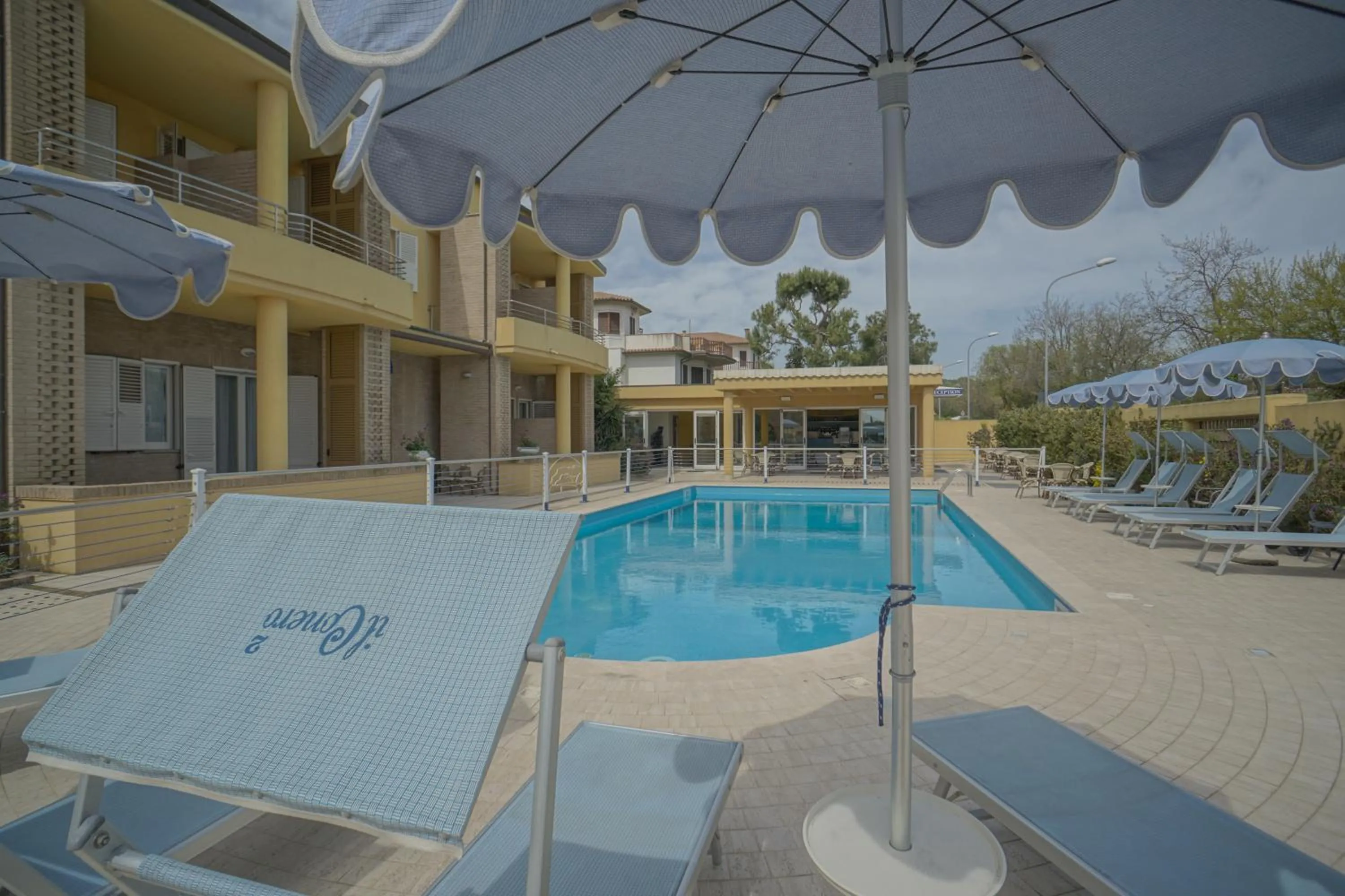 Swimming pool in Hotel Residence Il Conero 2