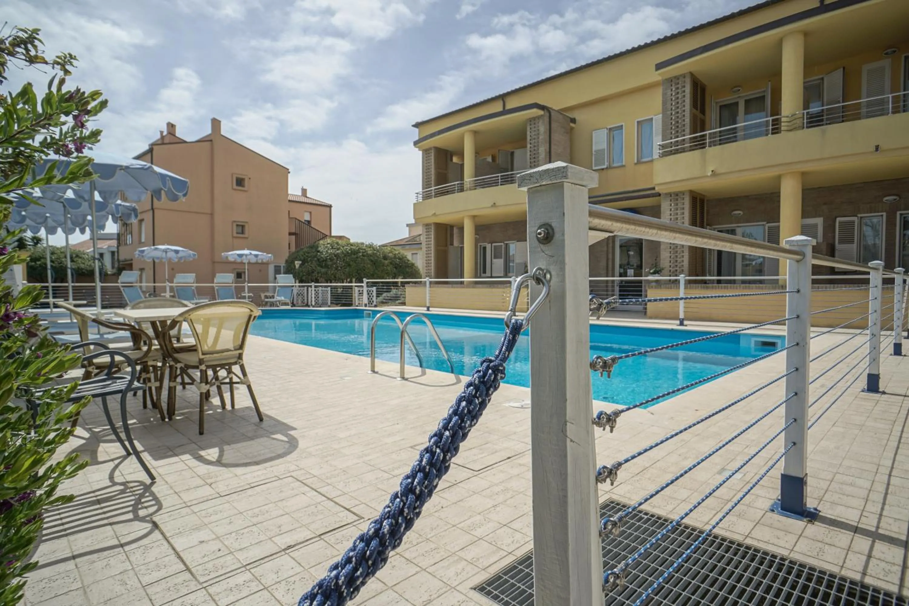 Swimming pool in Hotel Residence Il Conero 2