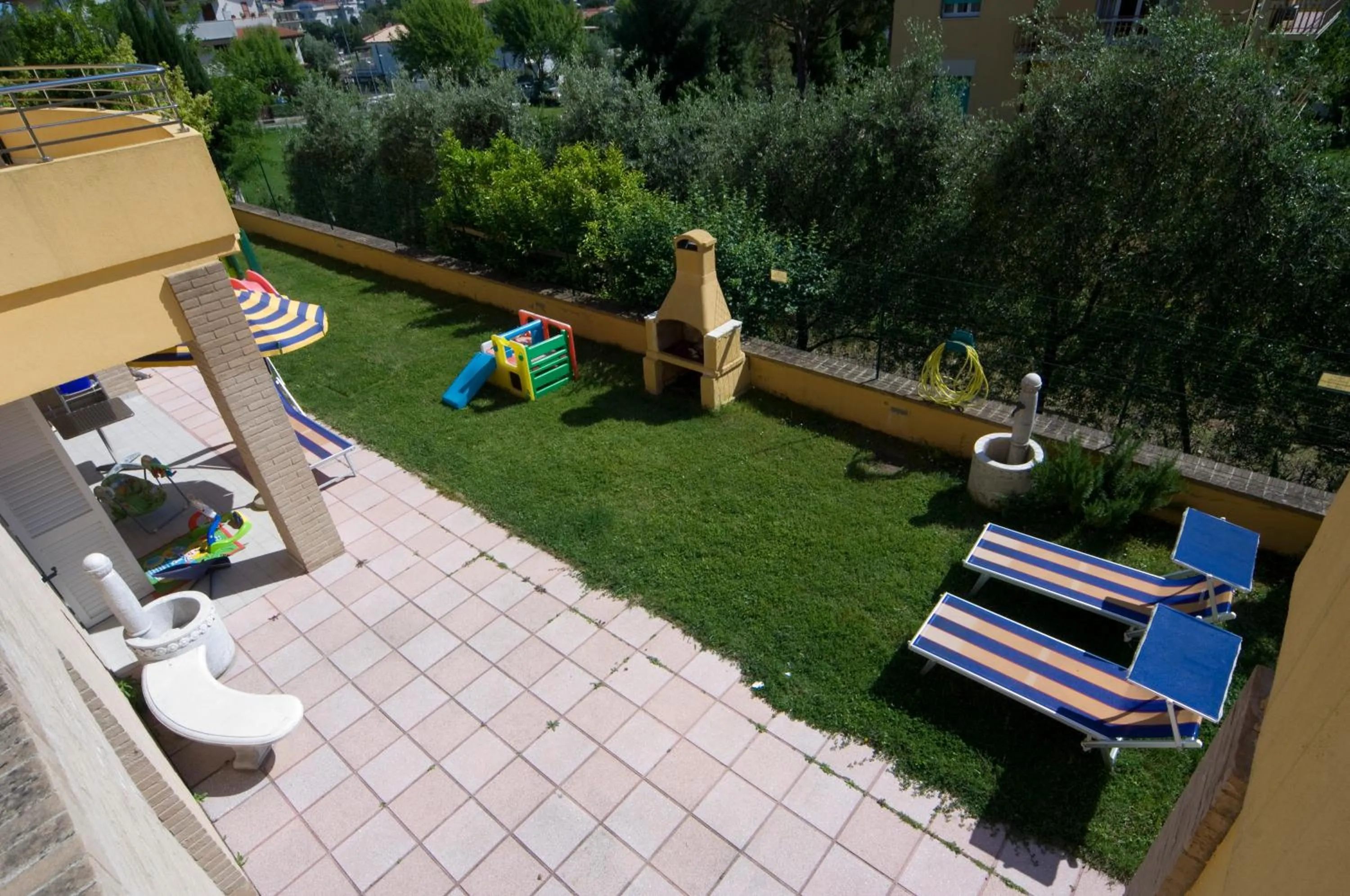 BBQ facilities in Hotel Residence Il Conero 2