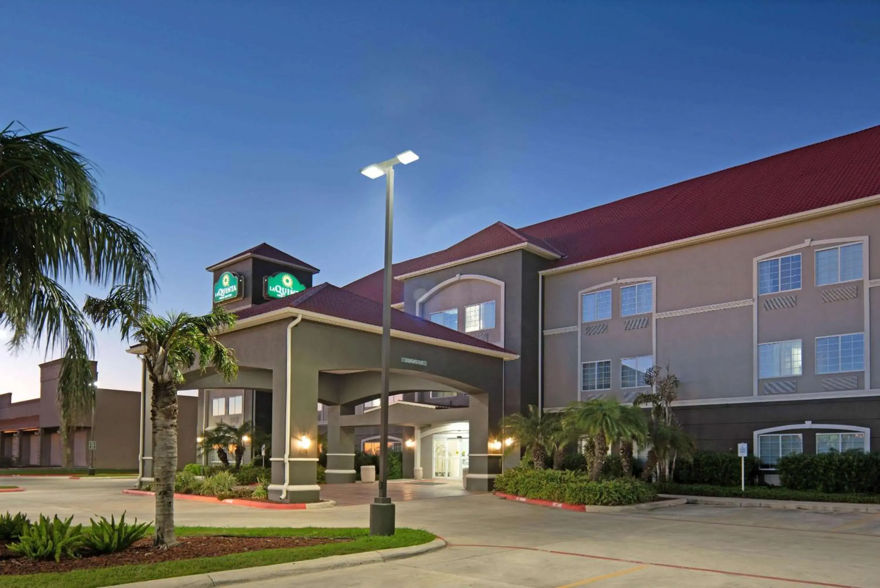 Property building in La Quinta Inn & Suites by Wyndham Mercedes Outlet Mall Property building in La Quinta Inn & Suites by Wyndham Mercedes Outlet Mall