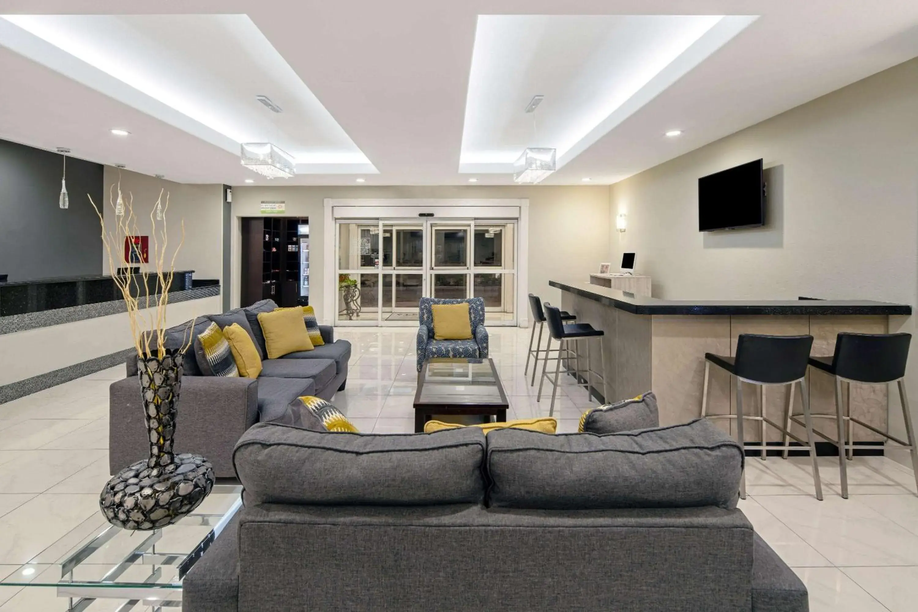 Lobby or reception in La Quinta Inn & Suites by Wyndham Mercedes Outlet Mall Lobby or reception in La Quinta Inn & Suites by Wyndham Mercedes Outlet Mall