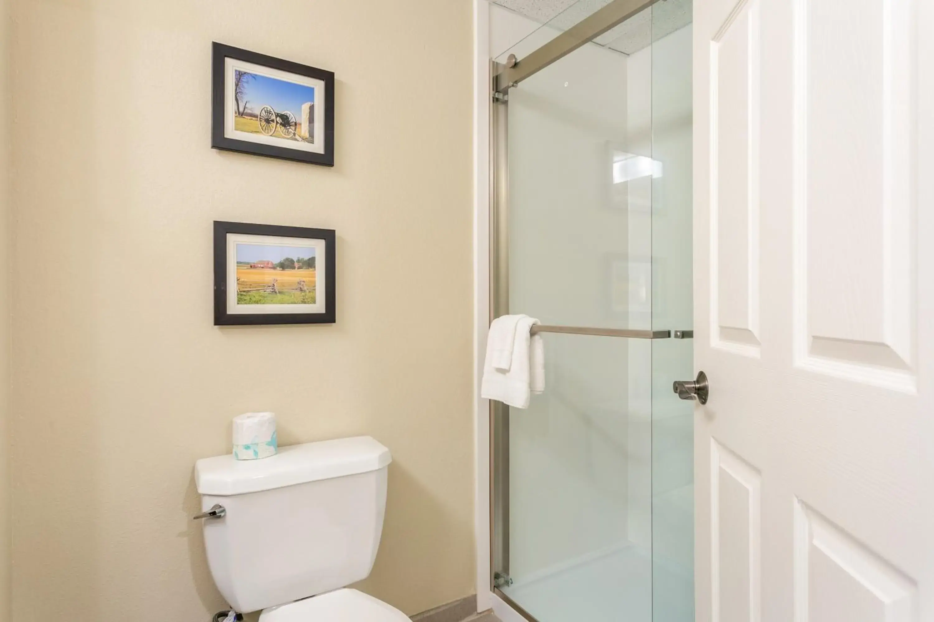 Double Room - Disability Access in Aspire Hotel and Suites Double Room - Disability Access in Aspire Hotel and Suites