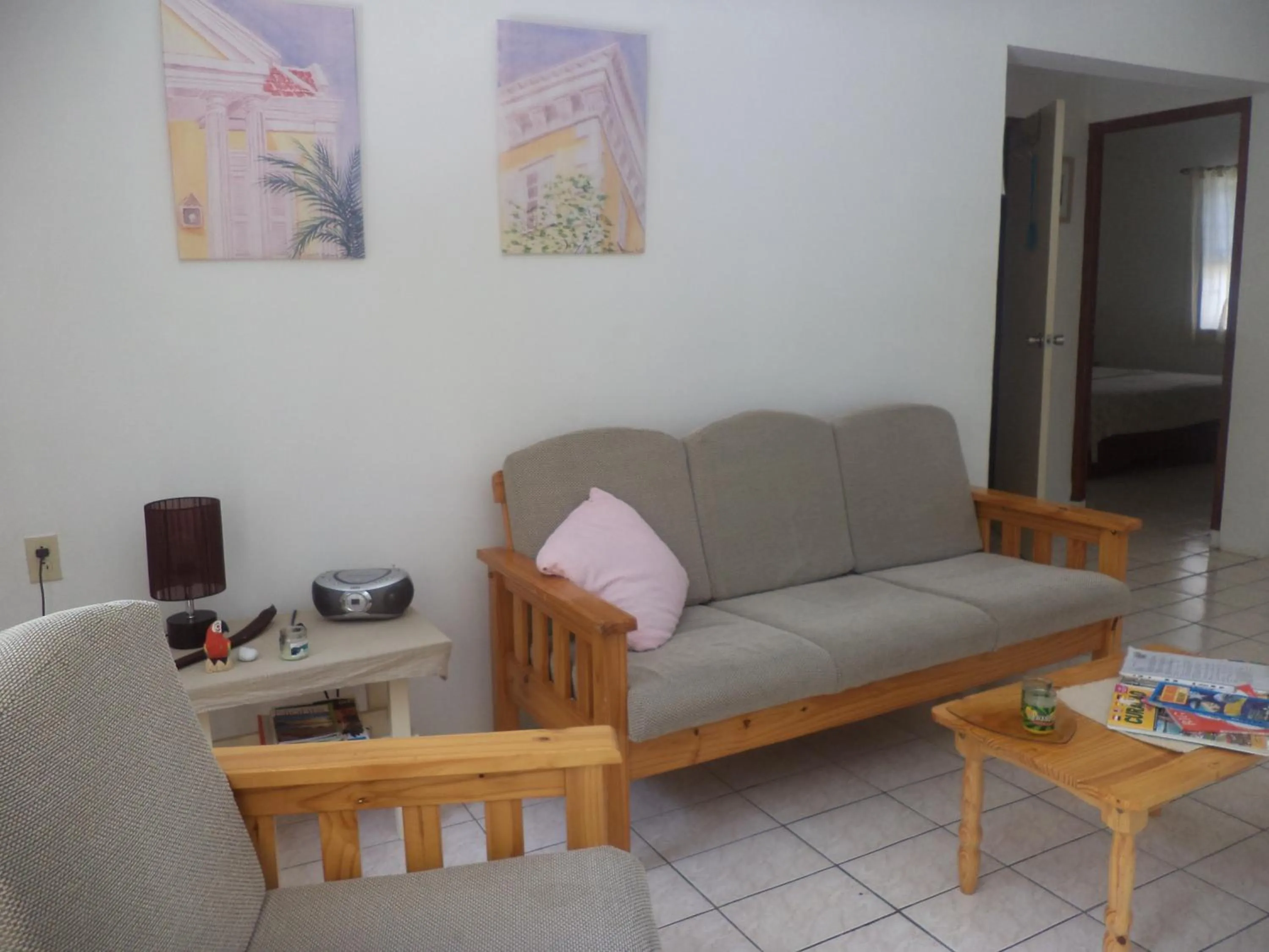 Happy Turtle Apartments