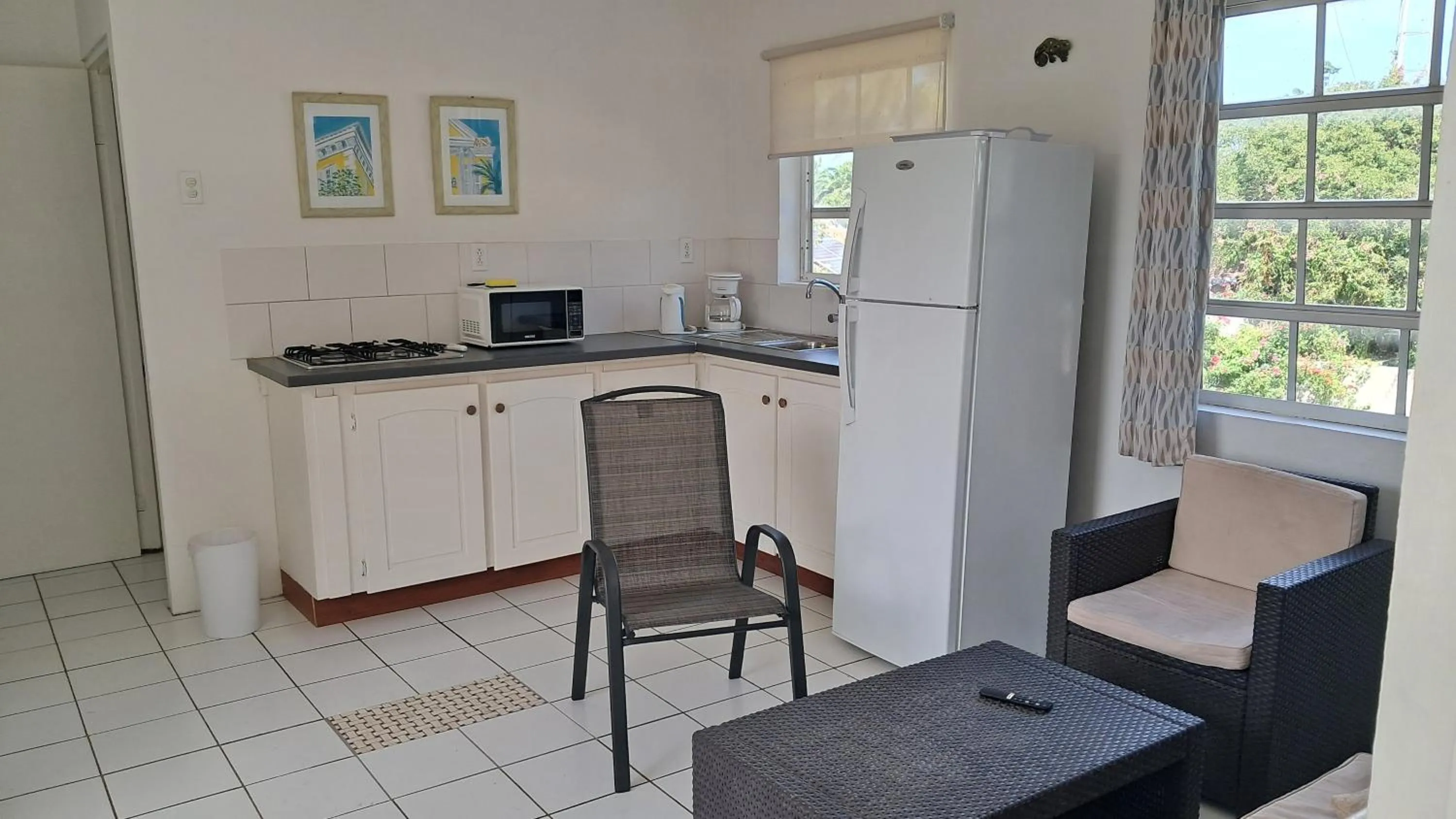 Happy Turtle Apartments