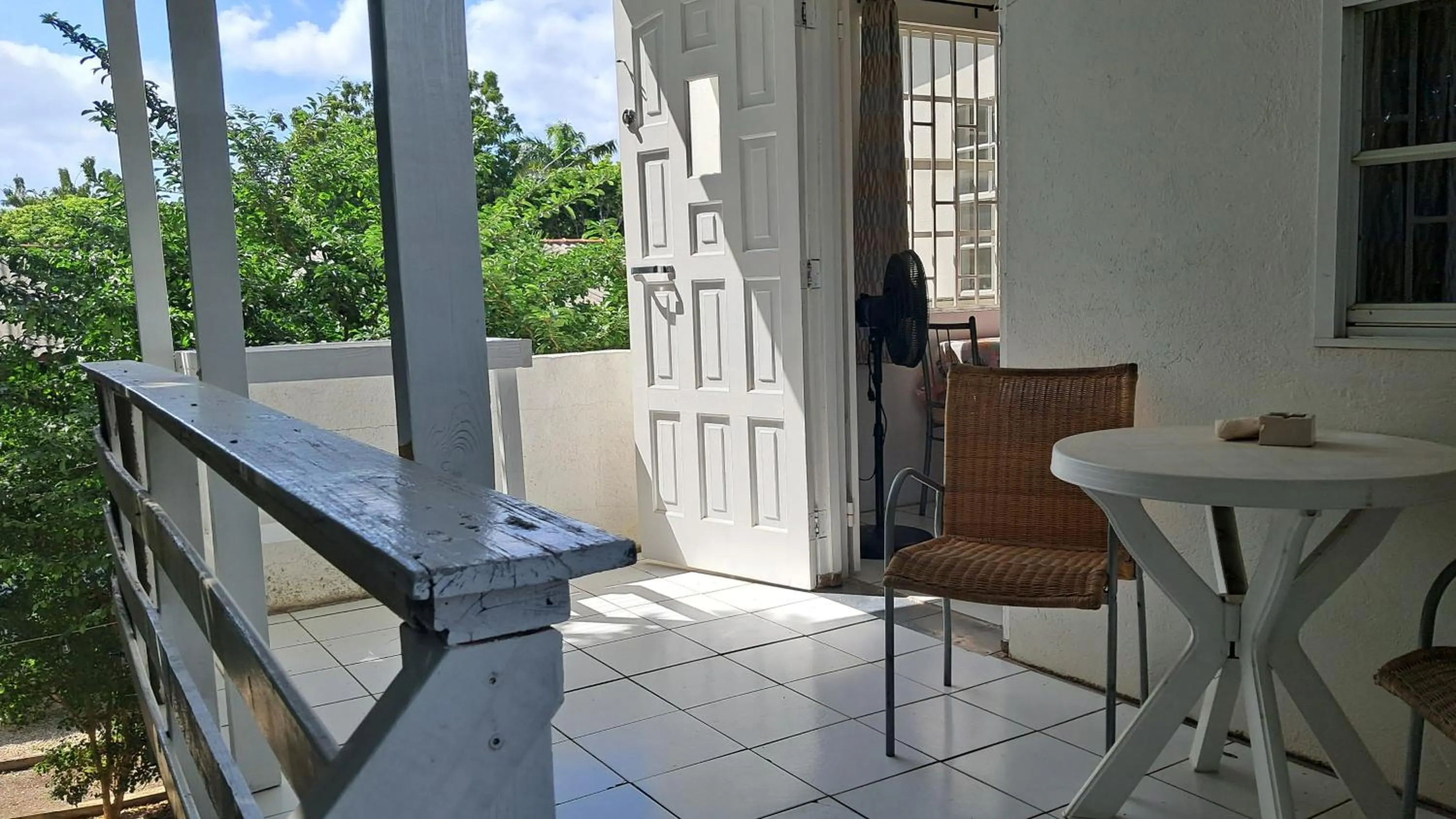 Happy Turtle Apartments