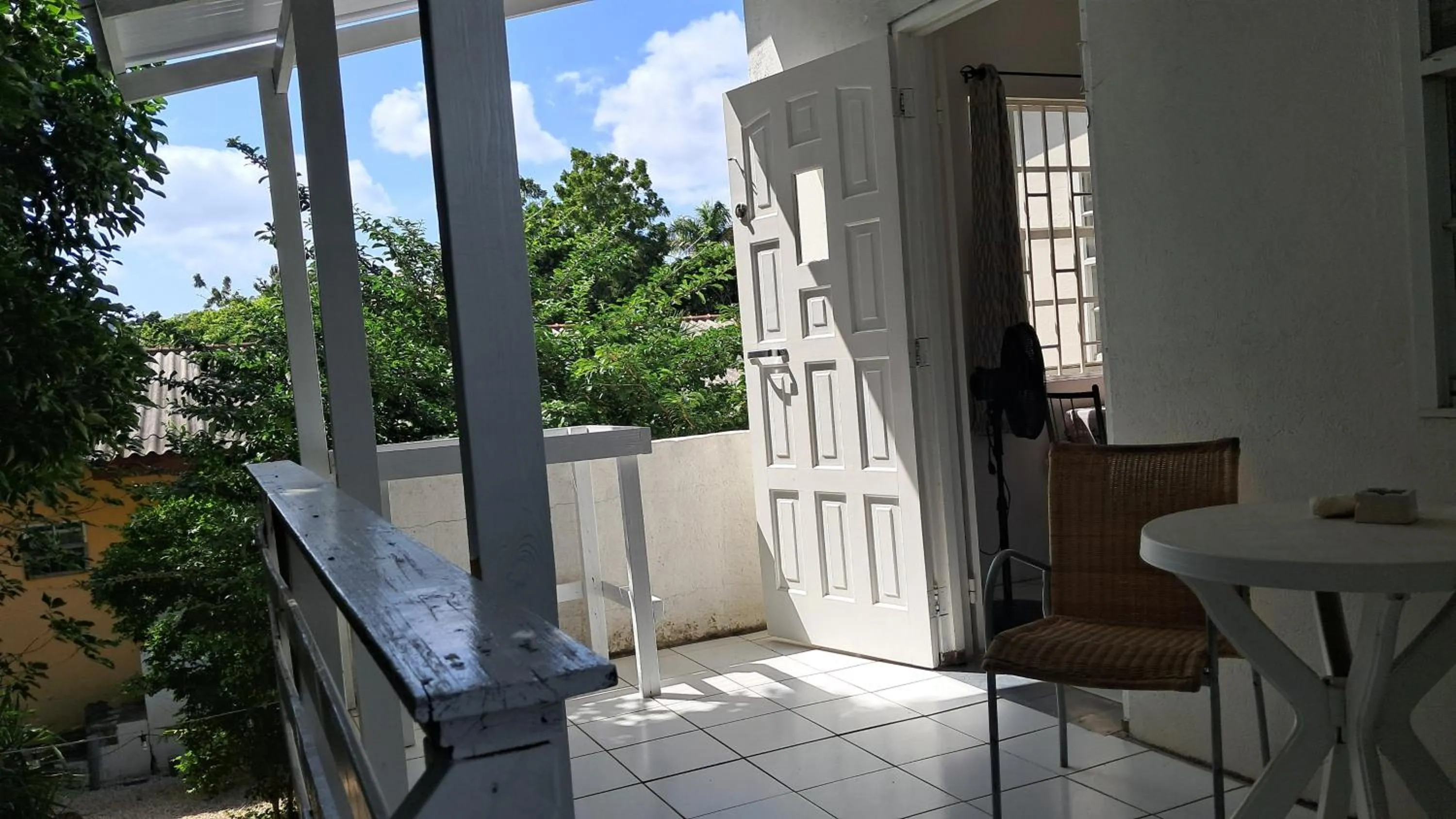 Happy Turtle Apartments